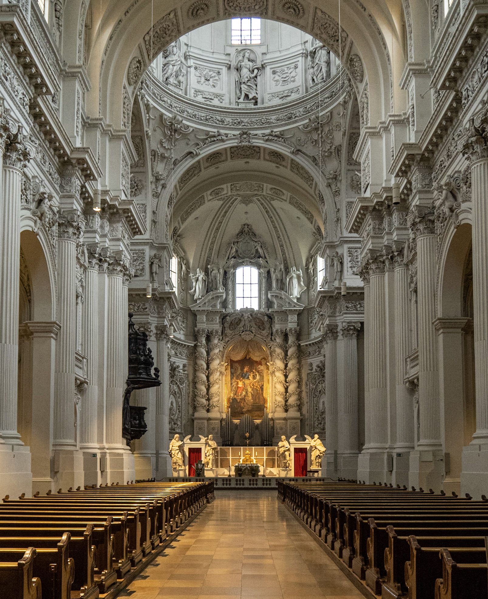 Theatine Church, Interior