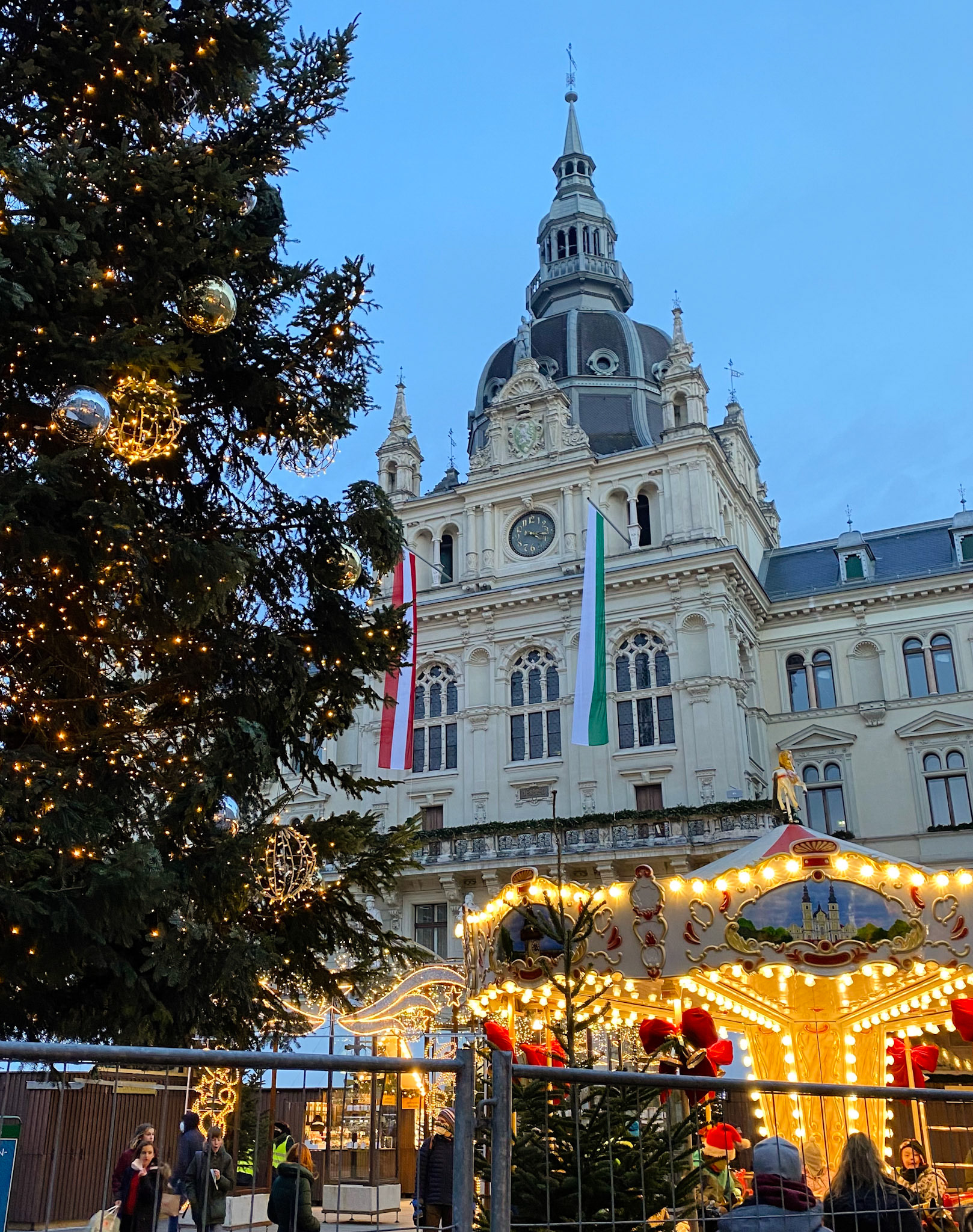 Graz: Hauptplatz Christmas Market and Rathaus