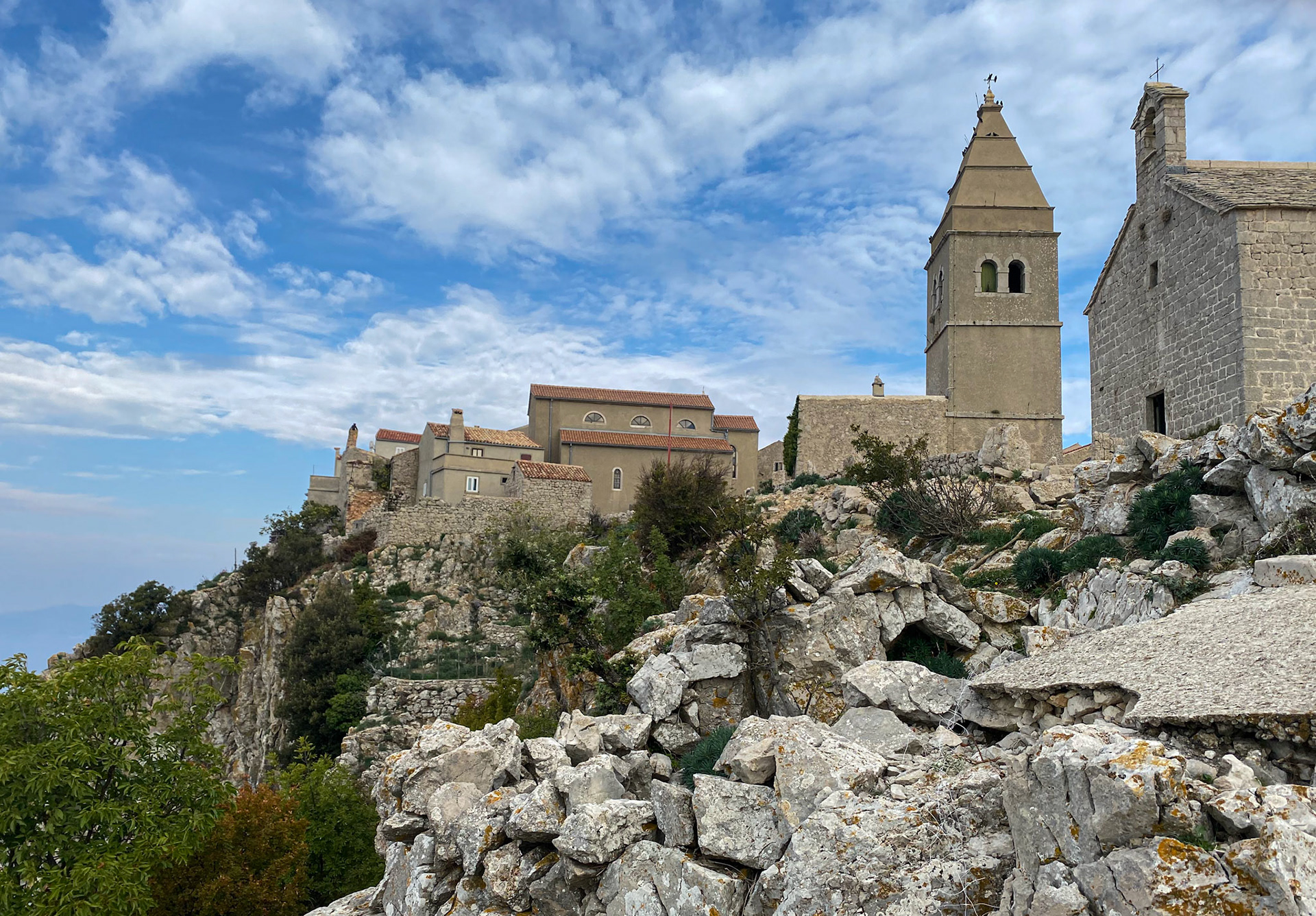 Town and Cliffs, Lubenice