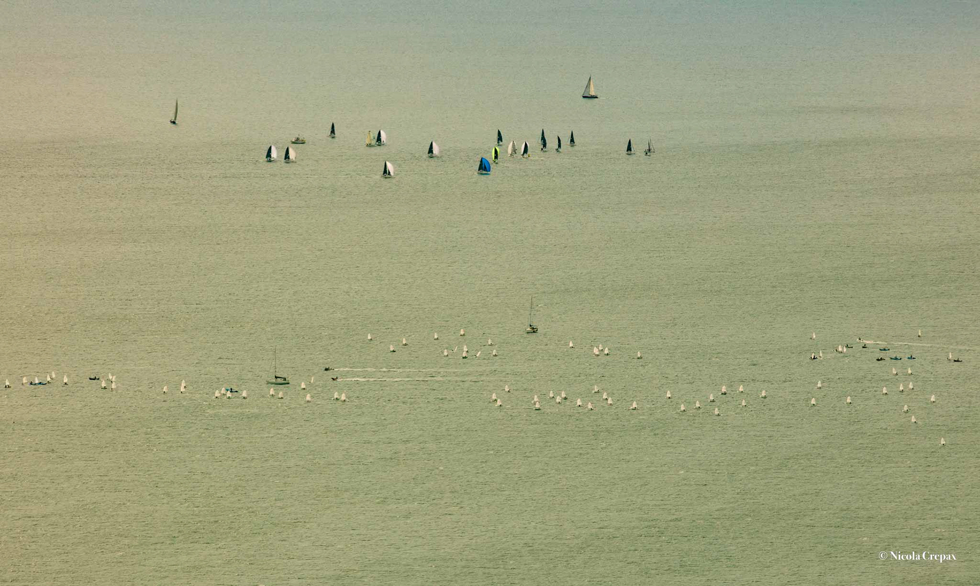 Nicola Crepax - Un gruppo di barche e molte altre più piccole 150x90