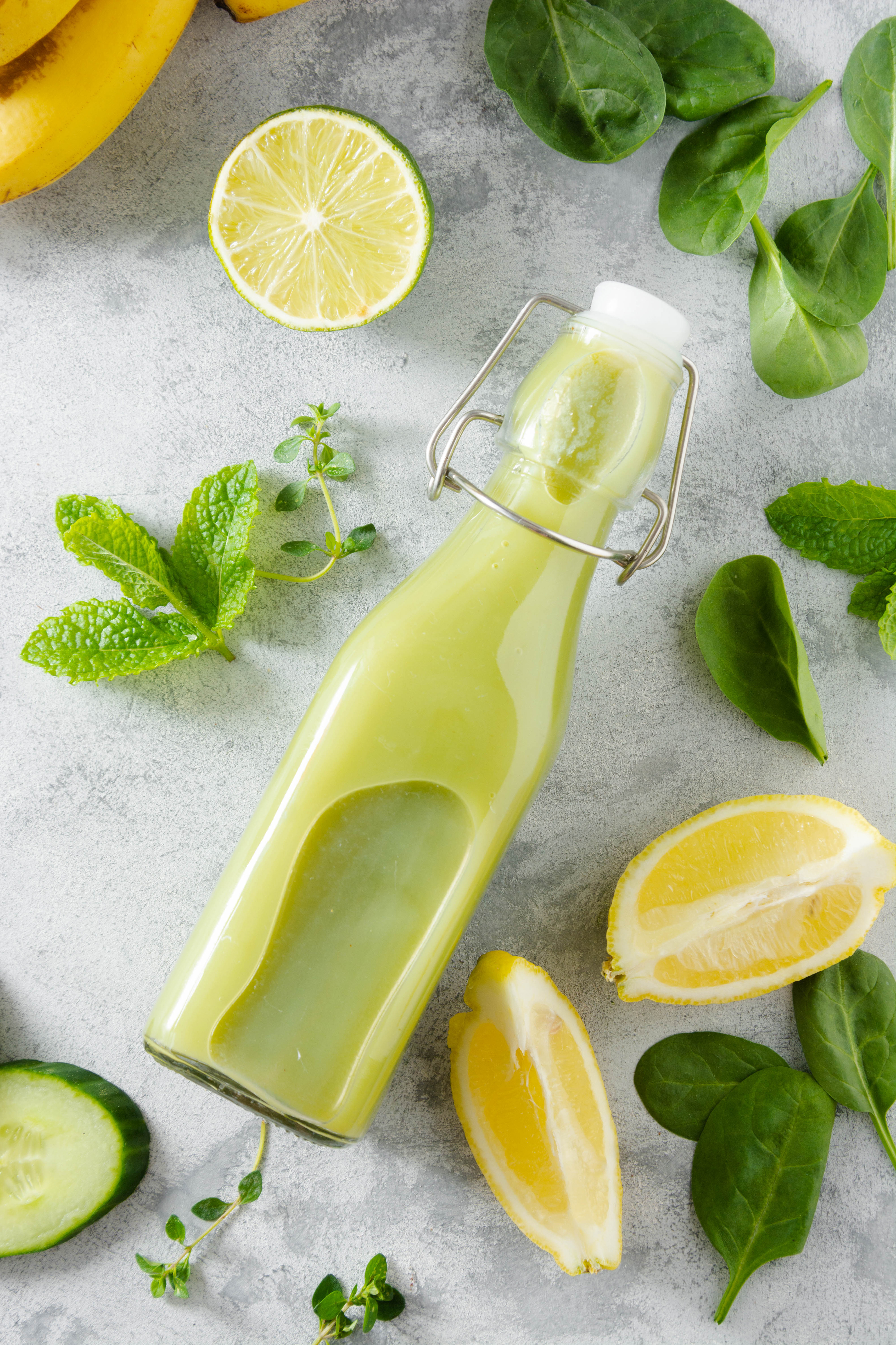 Green smoothie recipe photography by Inga Zaiat