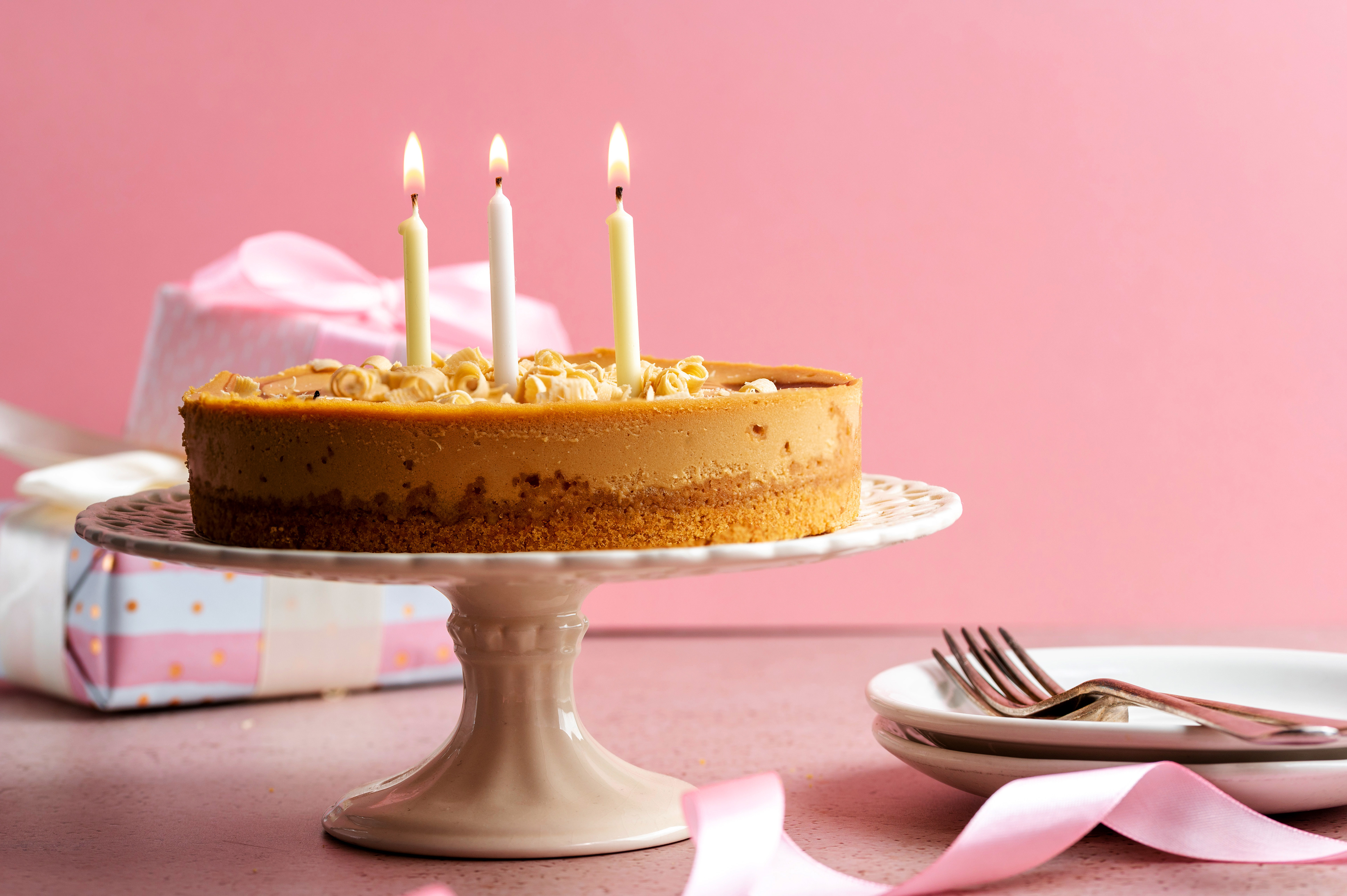 Birthday cake food photography by Inga Zaiat