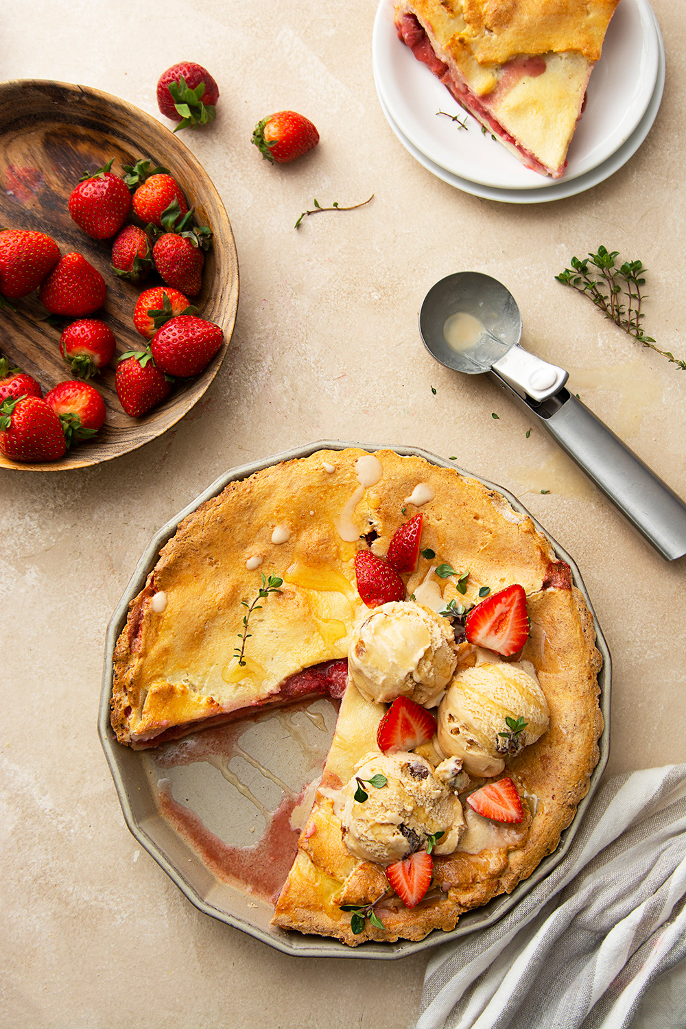 Strawberry pie, food photography by Inga Zaiat