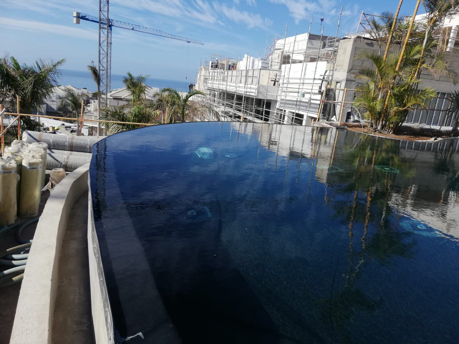 Tenerife (Spain), "starry bottom" swimming pool