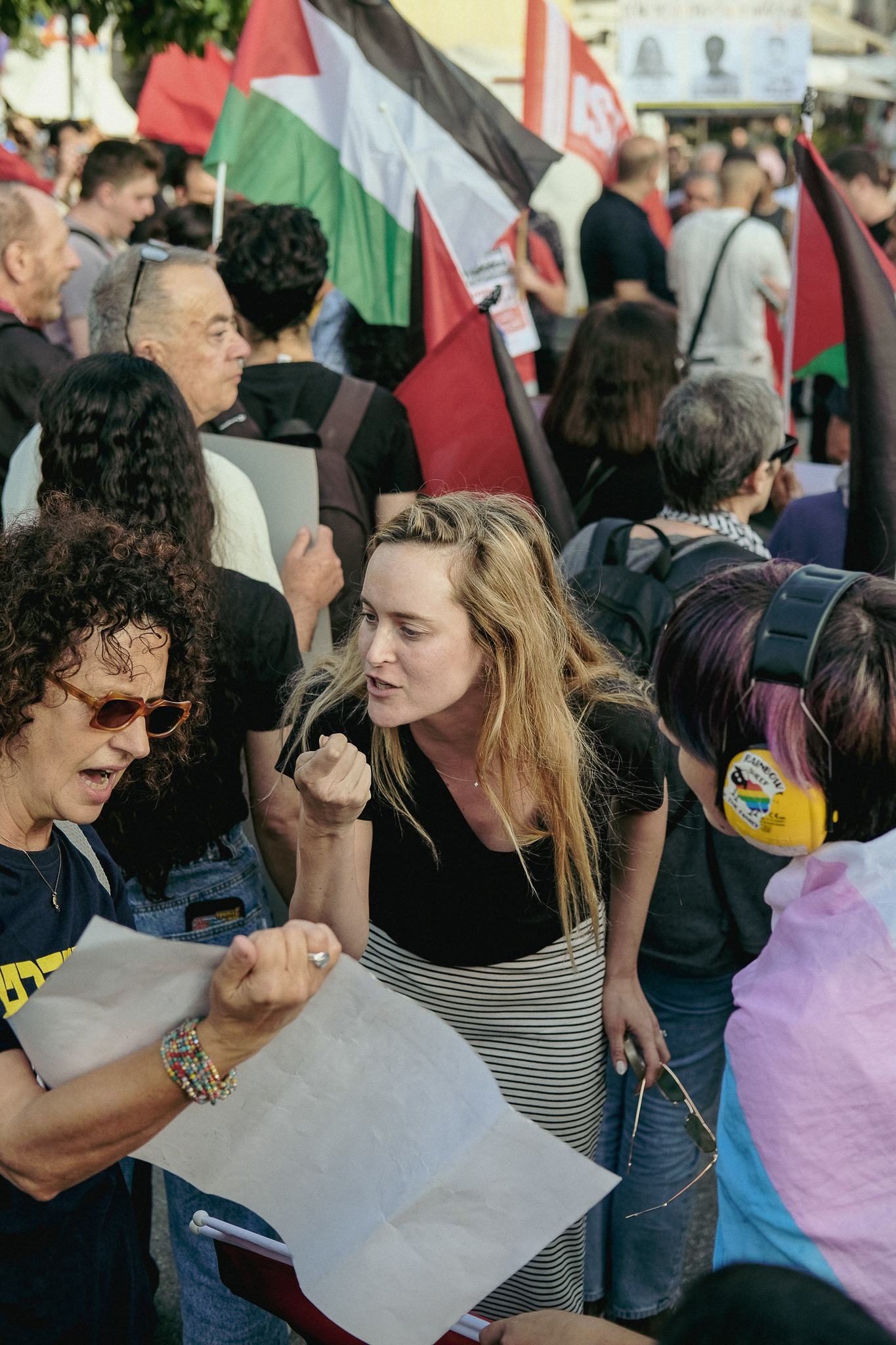 An argument between a protestor and a pedestrian. Tel Aviv - 3 June 2023