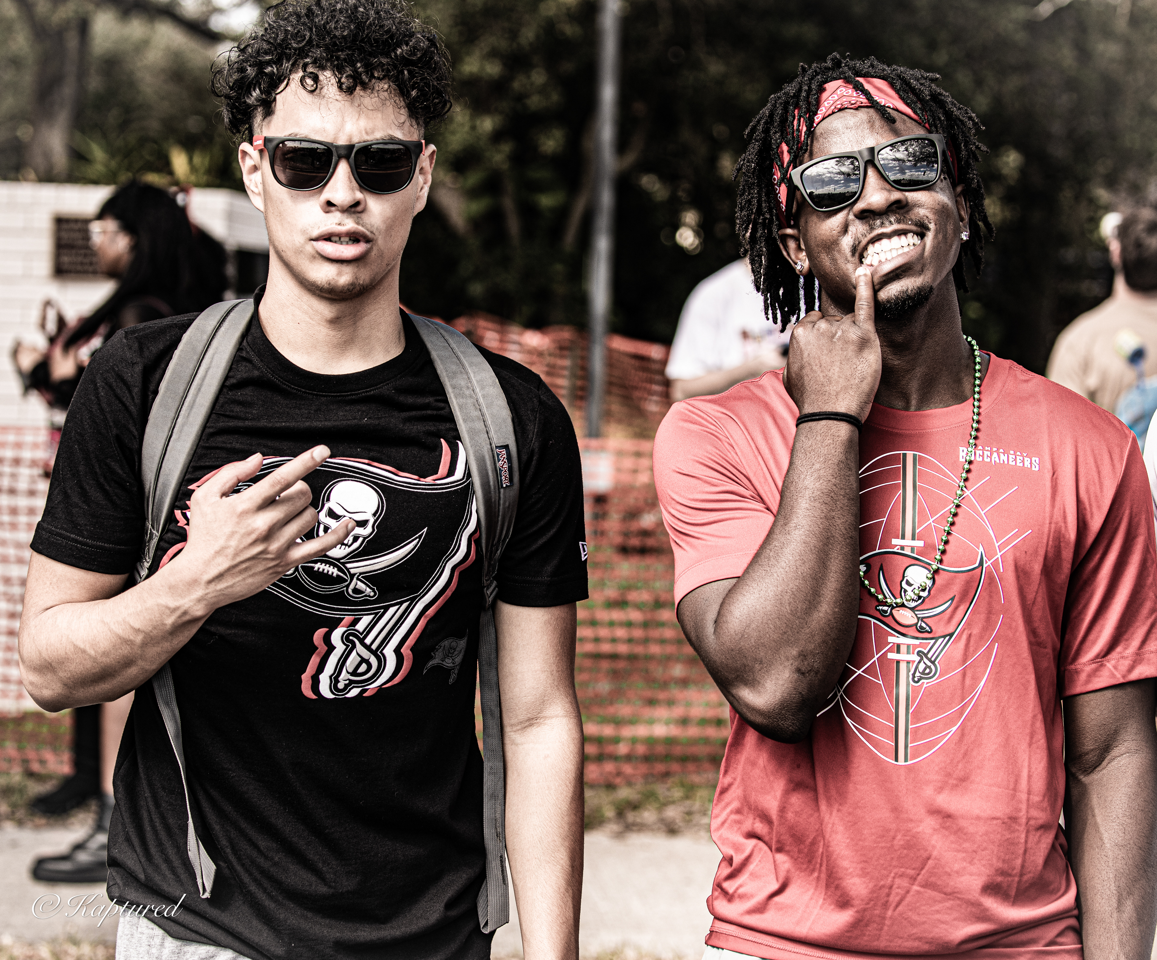 At the heart of Gasparilla's revelry, two friends share a moment of whimsy. ðīââ ïļð