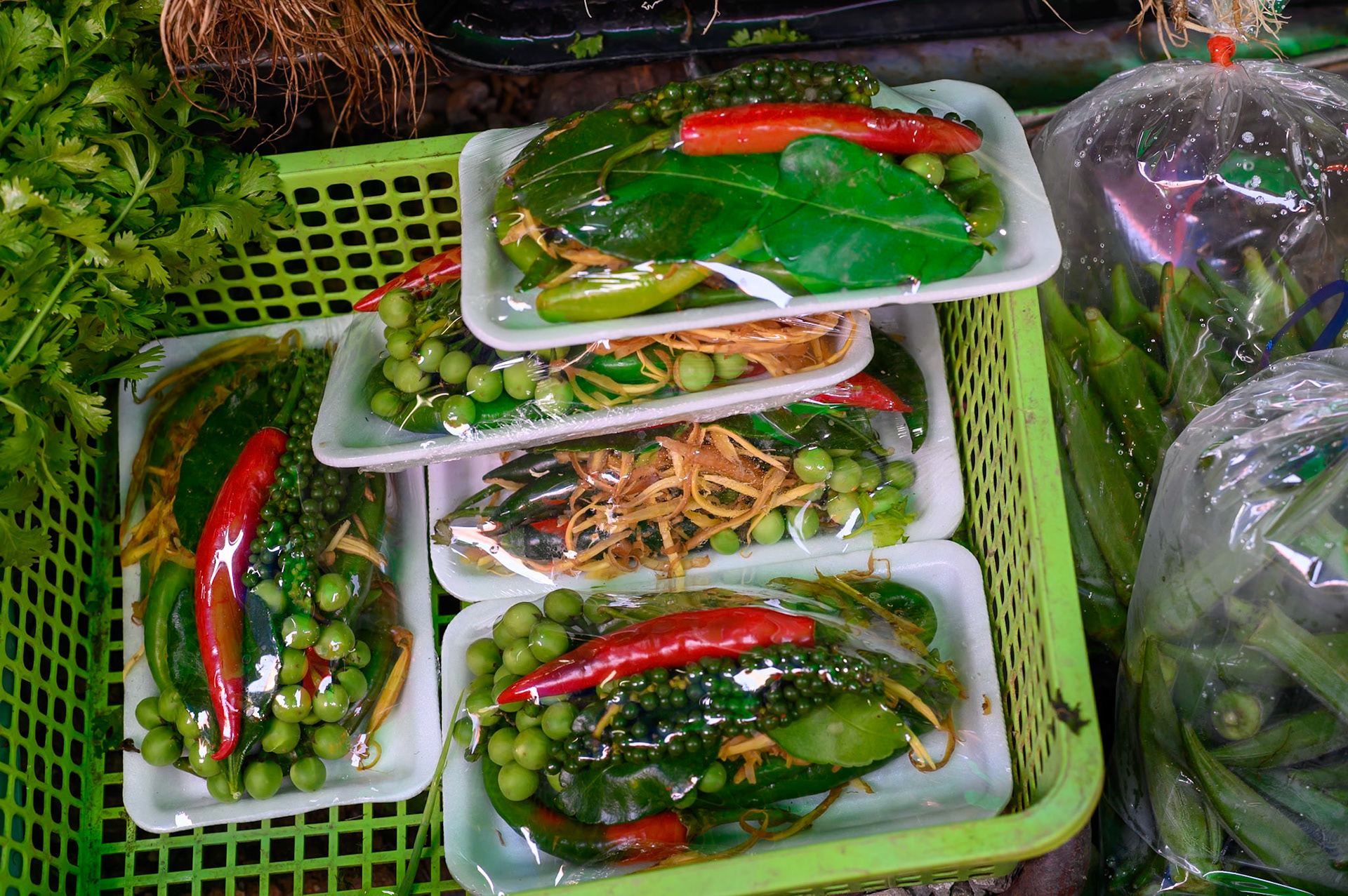 Marché sur les voies de Mae Klong