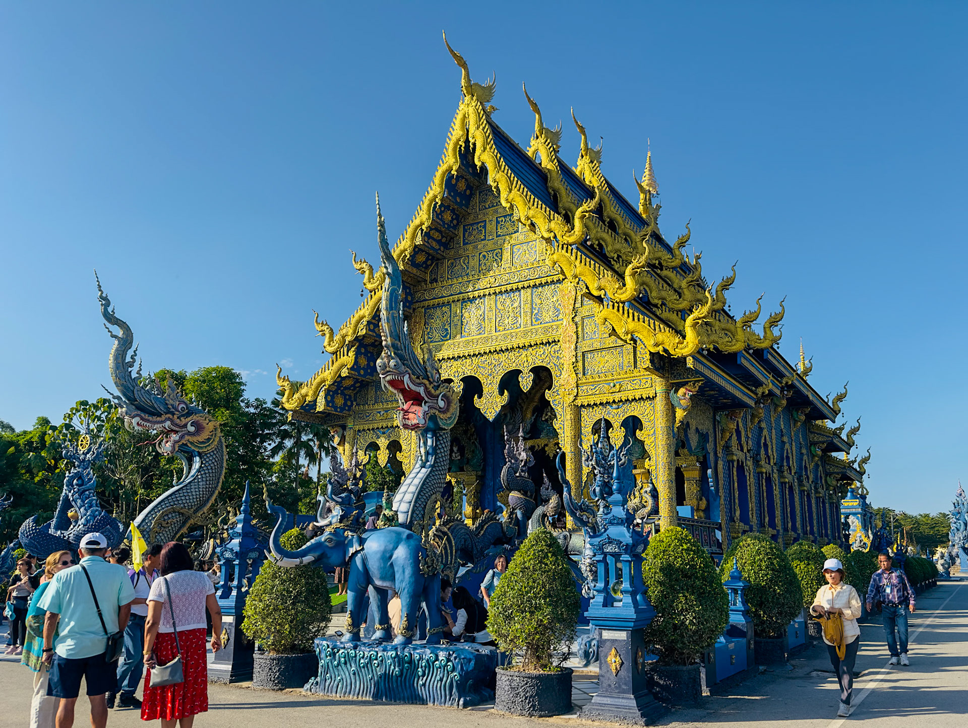 Temple Bleu – Wat Rong Suea Ten - Temple bouddhiste moderne monumental