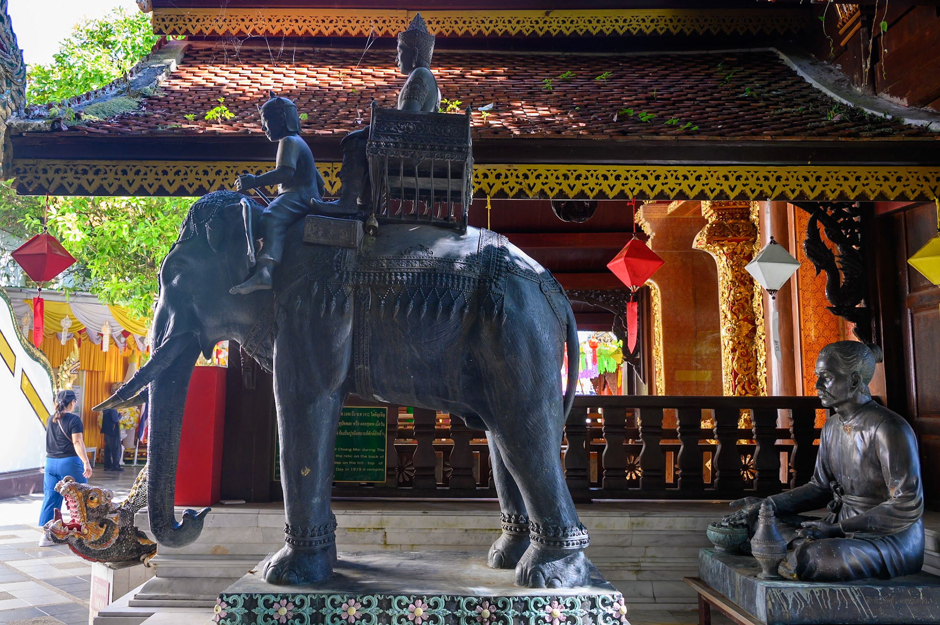 Wat Phrathat Doi Suthep - Temple à flanc de montagne.