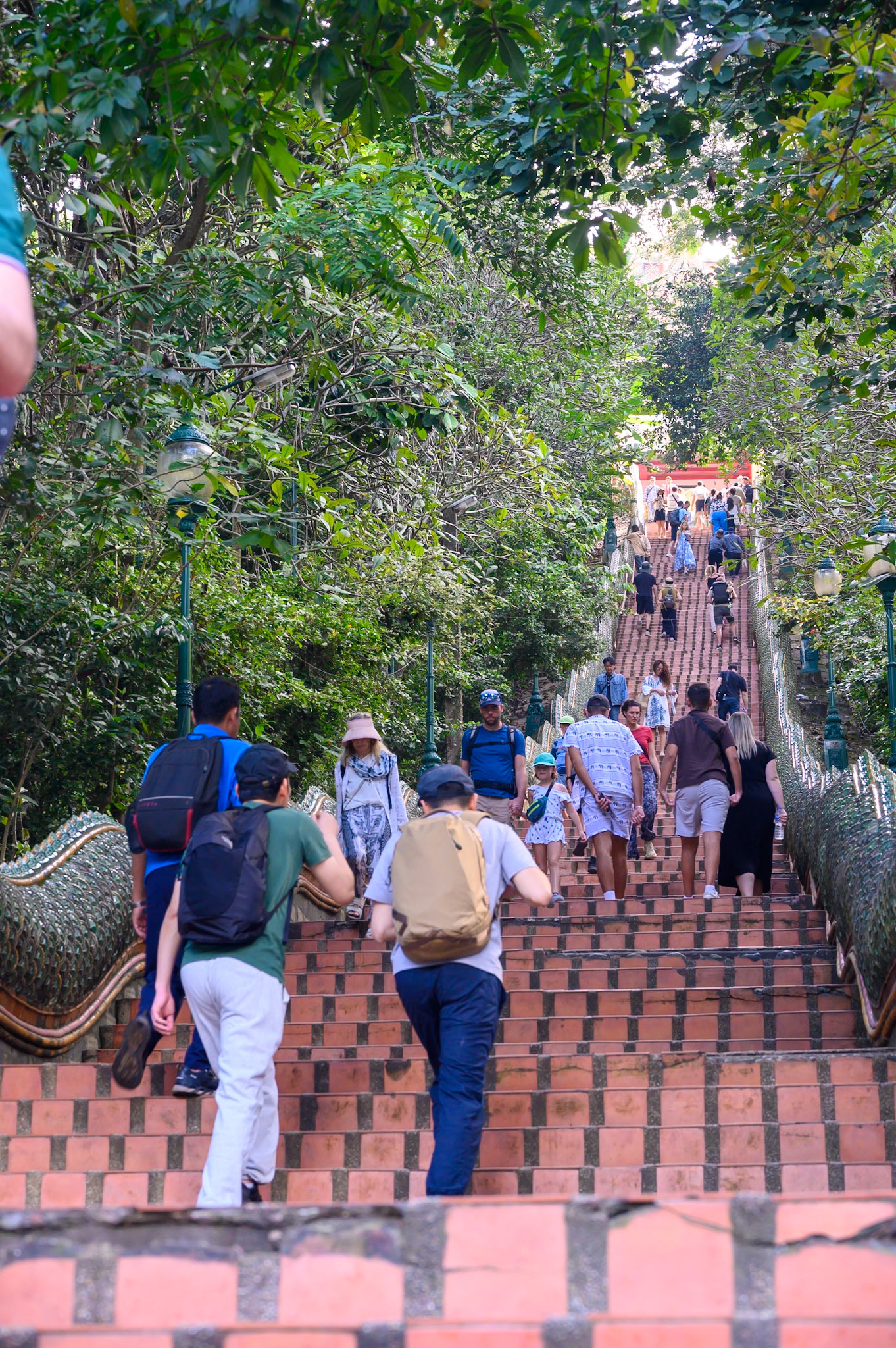 Wat Phrathat Doi Suthep - Temple à flanc de montagne.