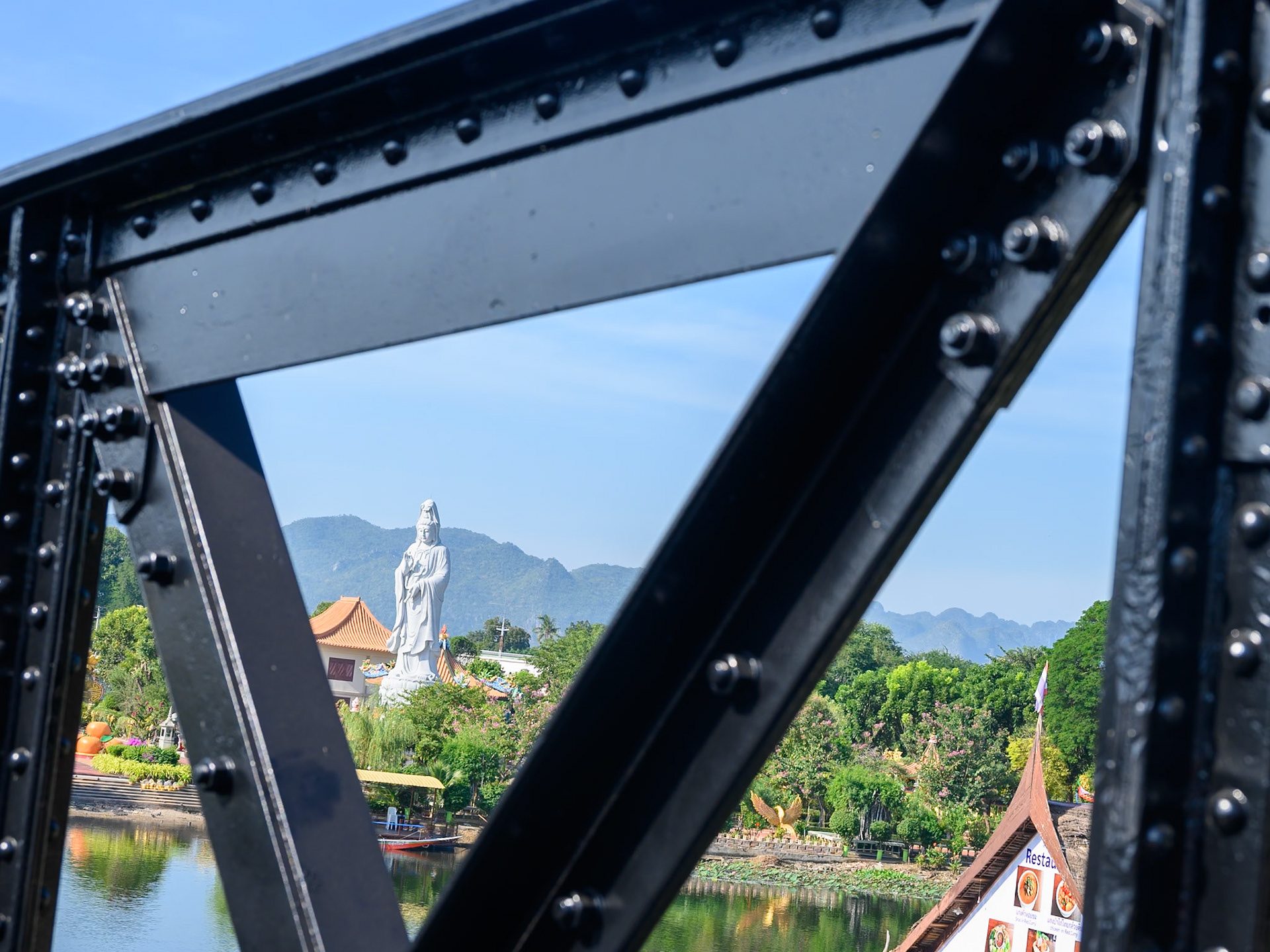 Pont sur la Rivière Kway.