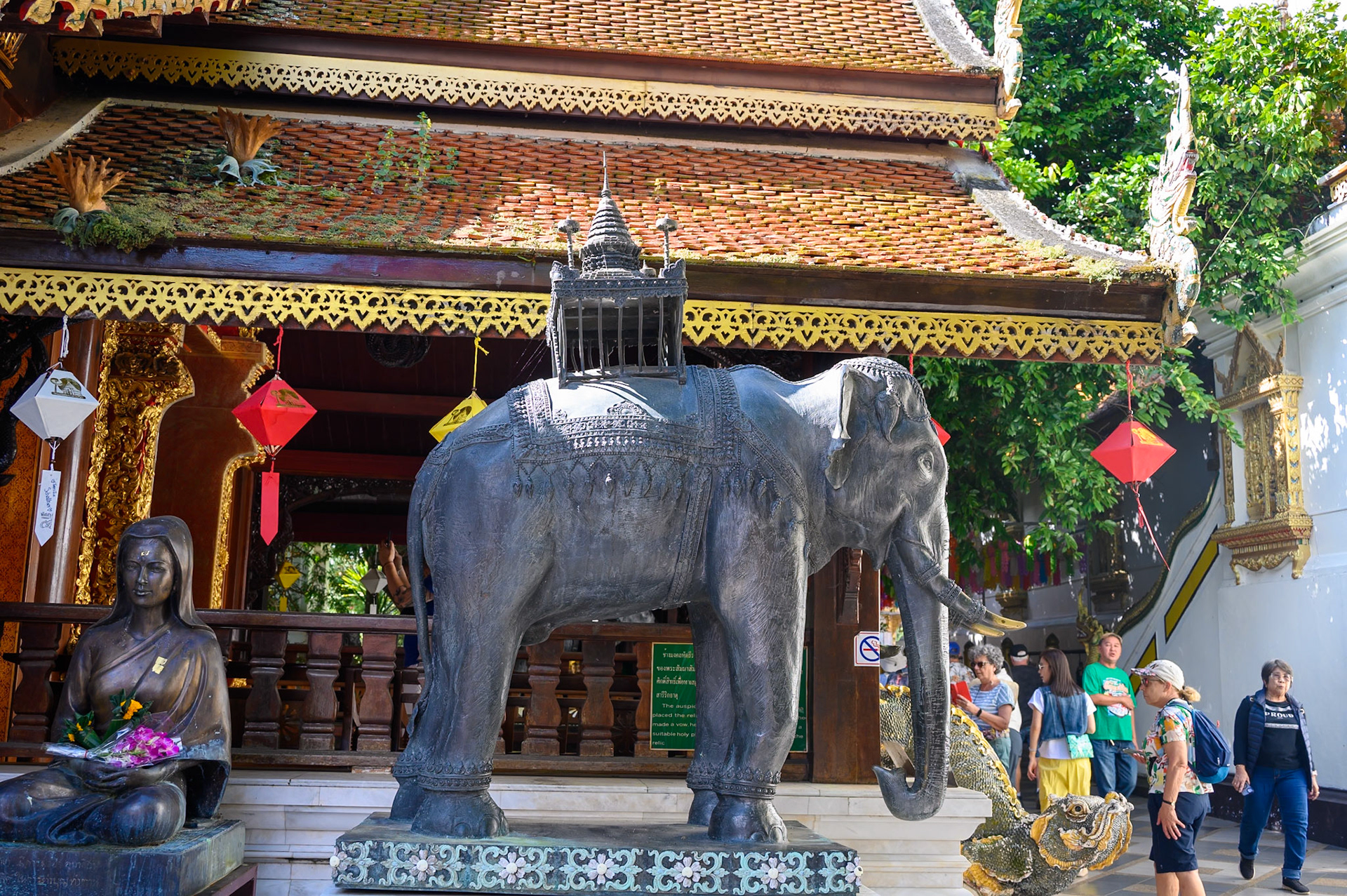 Wat Phrathat Doi Suthep - Temple à flanc de montagne.