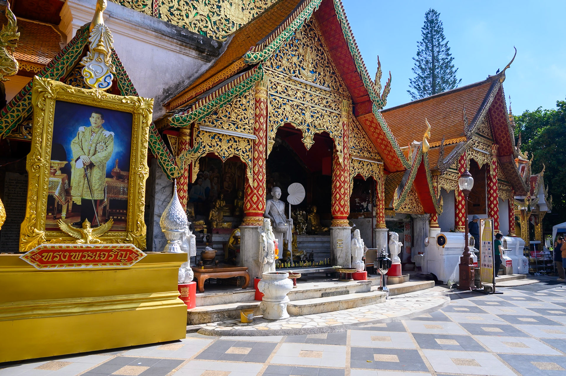 Wat Phrathat Doi Suthep - Temple à flanc de montagne.
