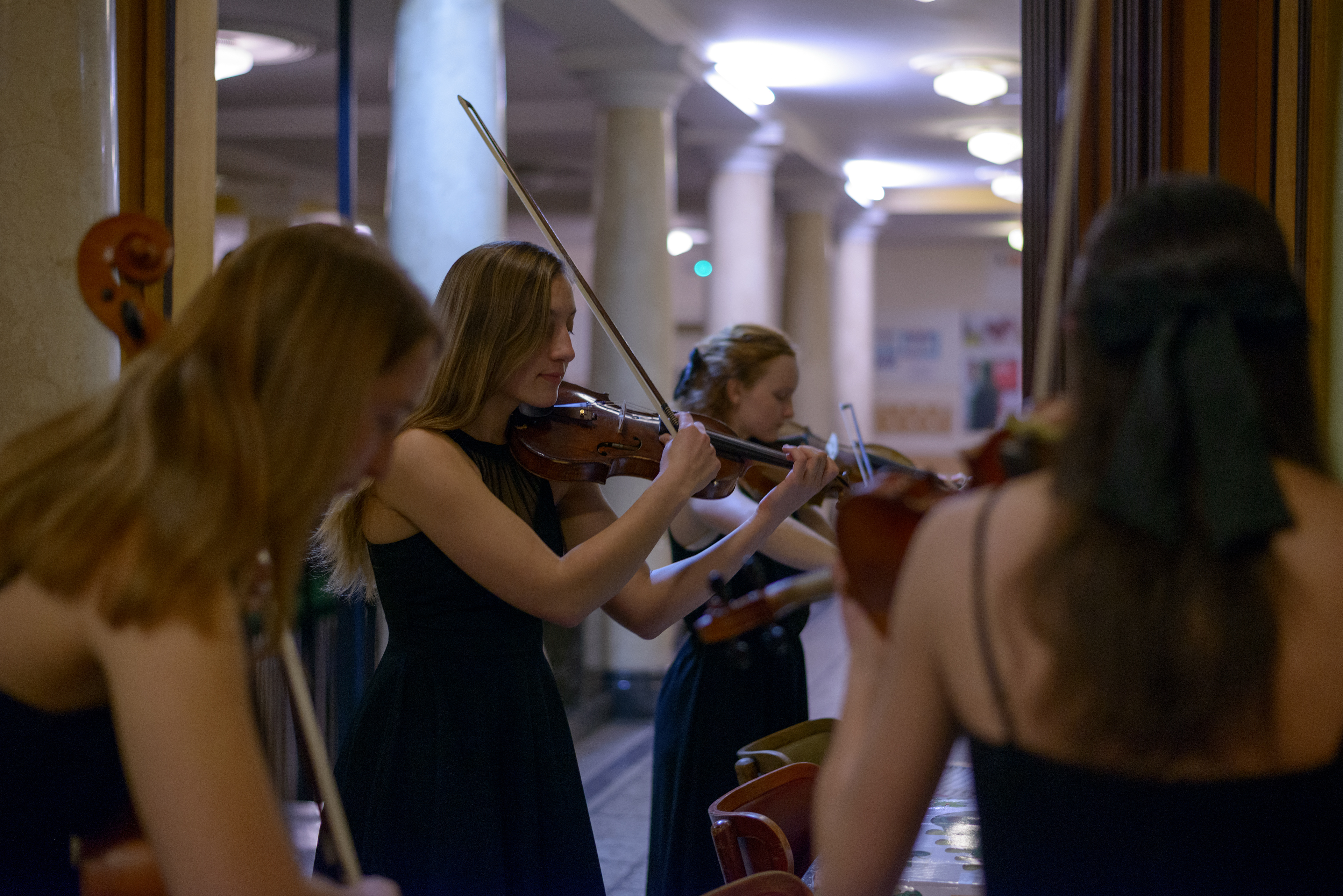 Vaja 15 minut pred nastop, Festivalna dvorana, februar 2025