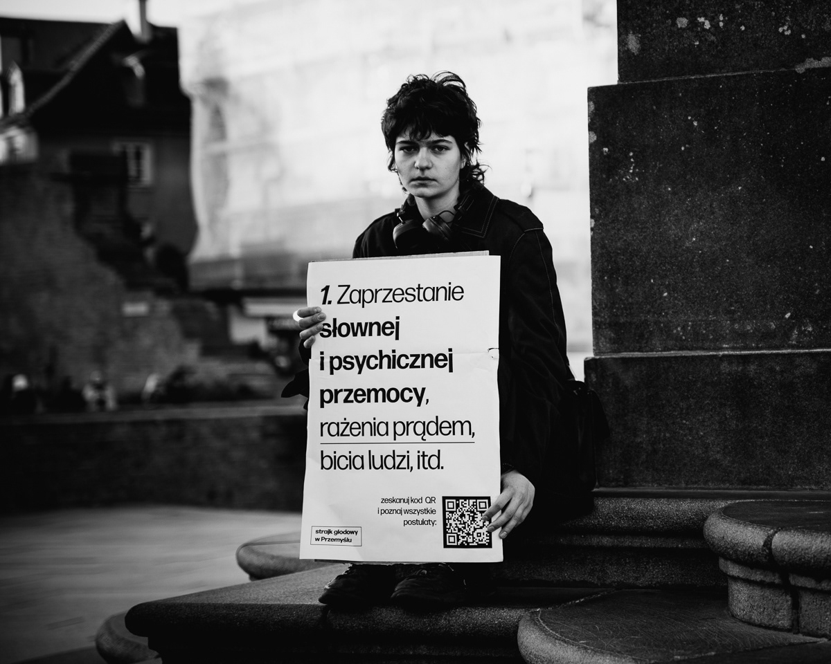"Cessation of verbal and psychological violence, electrical shocks, beating people, etc." - 1st demand of refugees on hunger strike in a Guarded Detention Center for Foreigners in the city of Przemyśl