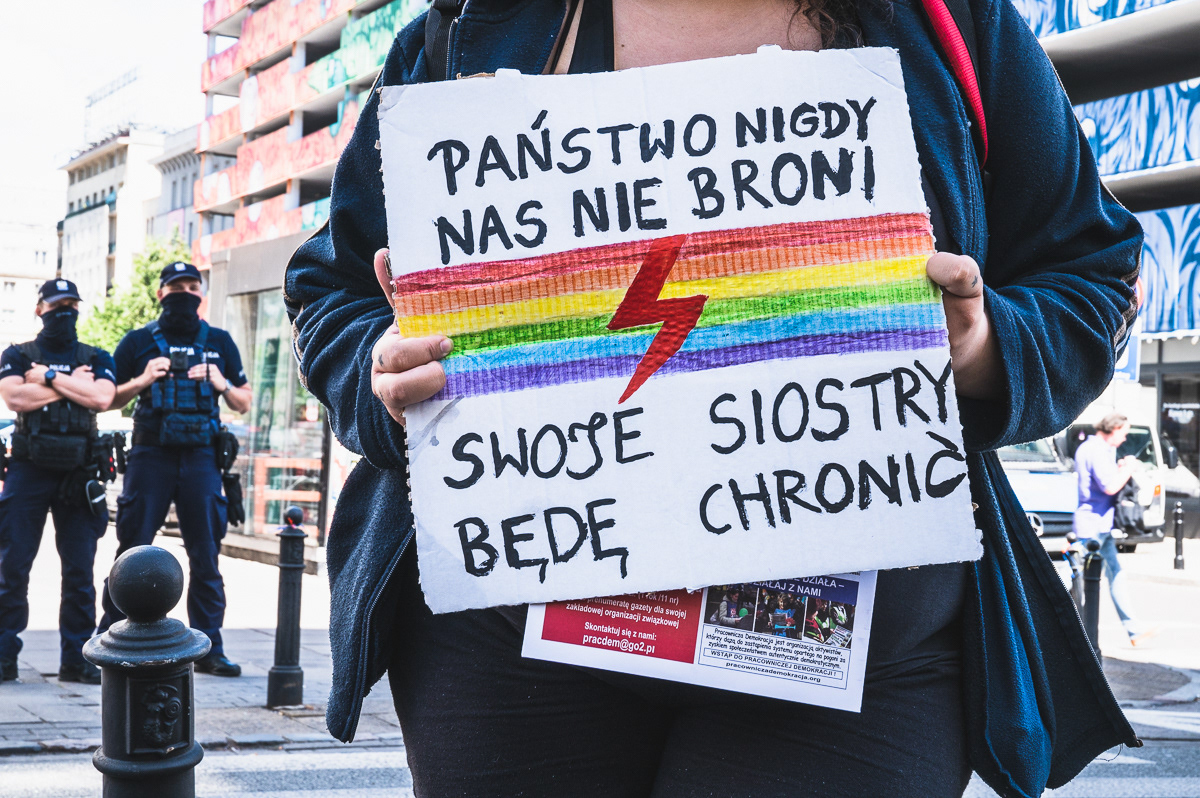 "The state does not defend us, my sisters I will protect"