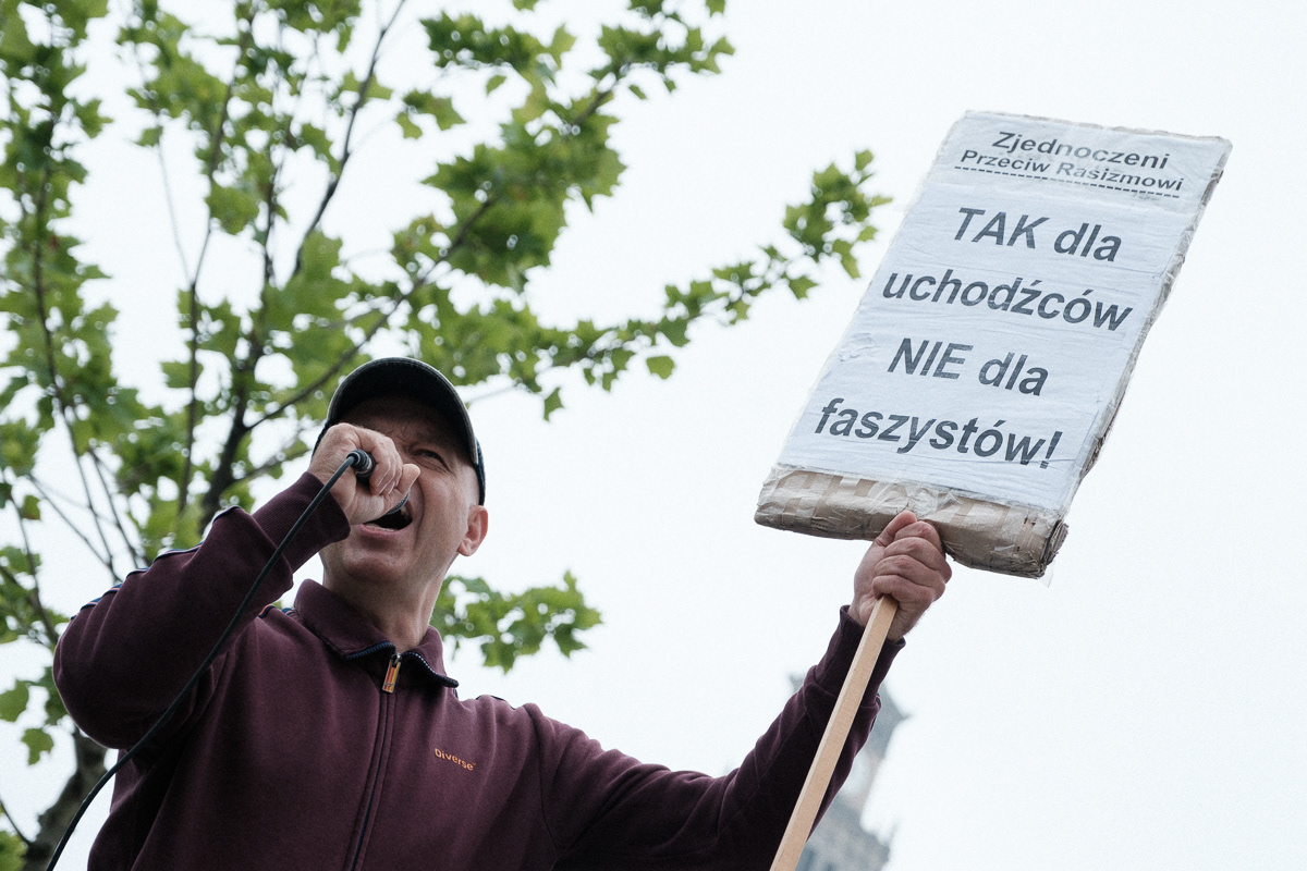 ''Yes to refugees, no to fascists''