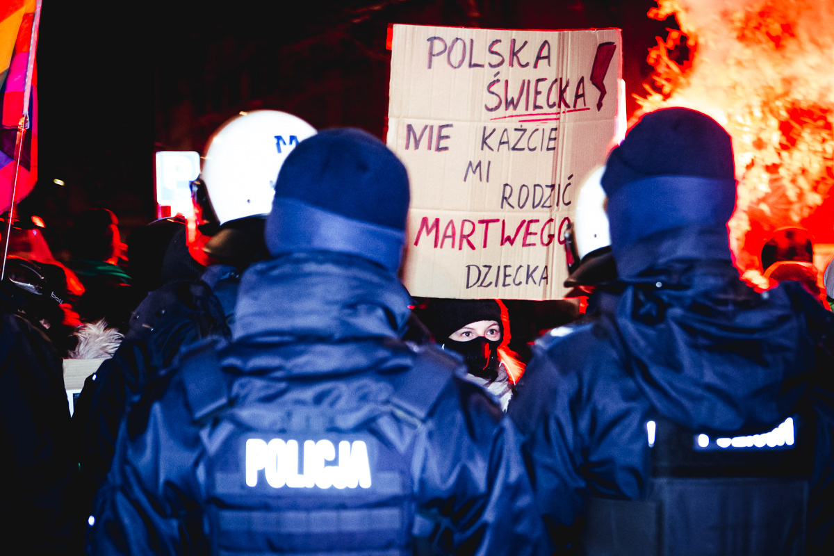 "Poland - secular! Don't force me to give birth to a dead child"