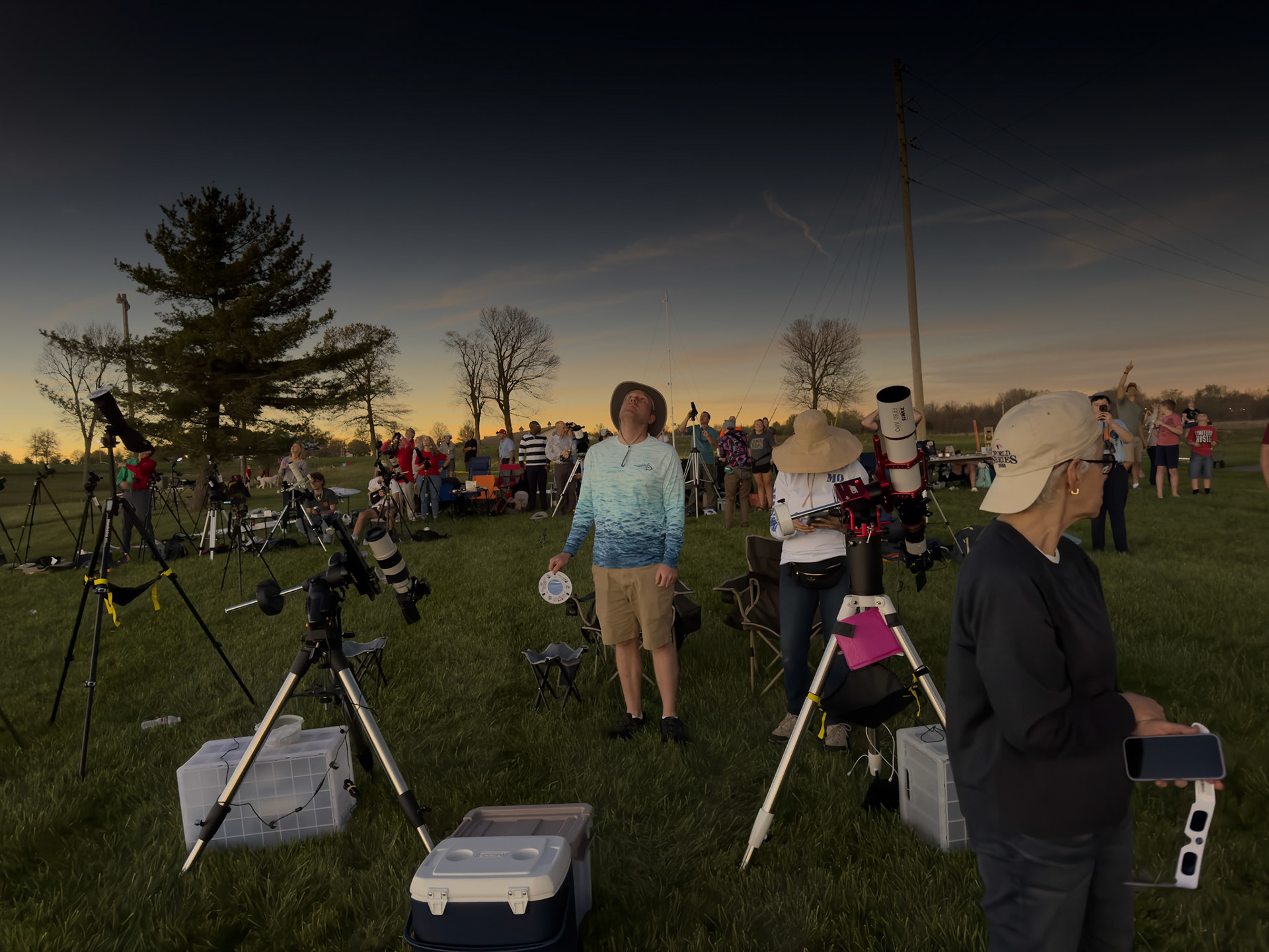 Observers Awaiting Totality