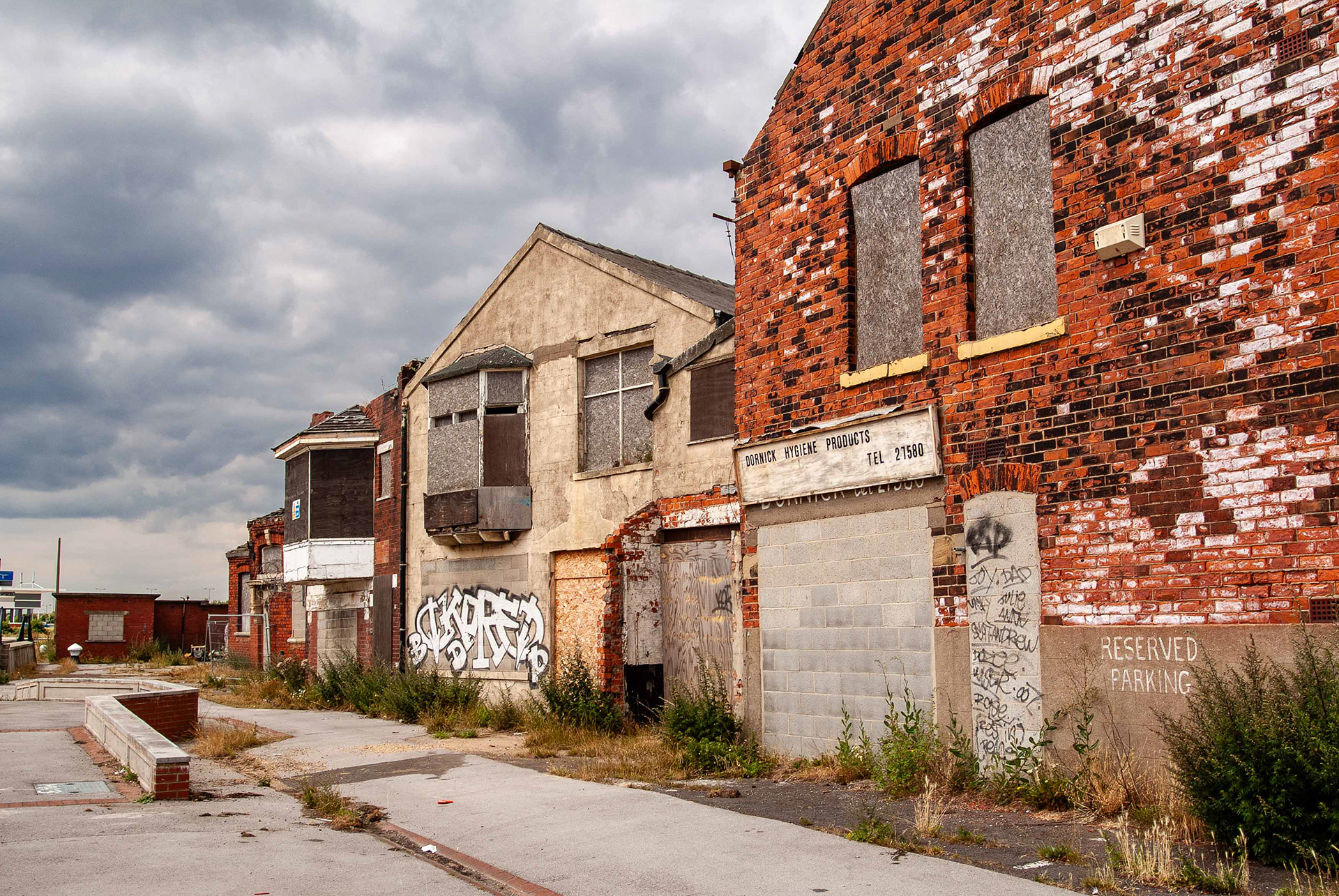 Ref: hull_20050726_4653. St Andrews Dock, Kingston Upon Hull, East Yorkshire, United Kingdom, 26 July, 2005. Pictured: Derelict dock and buildings of the former home to Hull’s Fishing Industry, St Andrews Dock. The dock closed to shipping in 1975 and the remaining dockside buildings are now gone or in a state of decay.