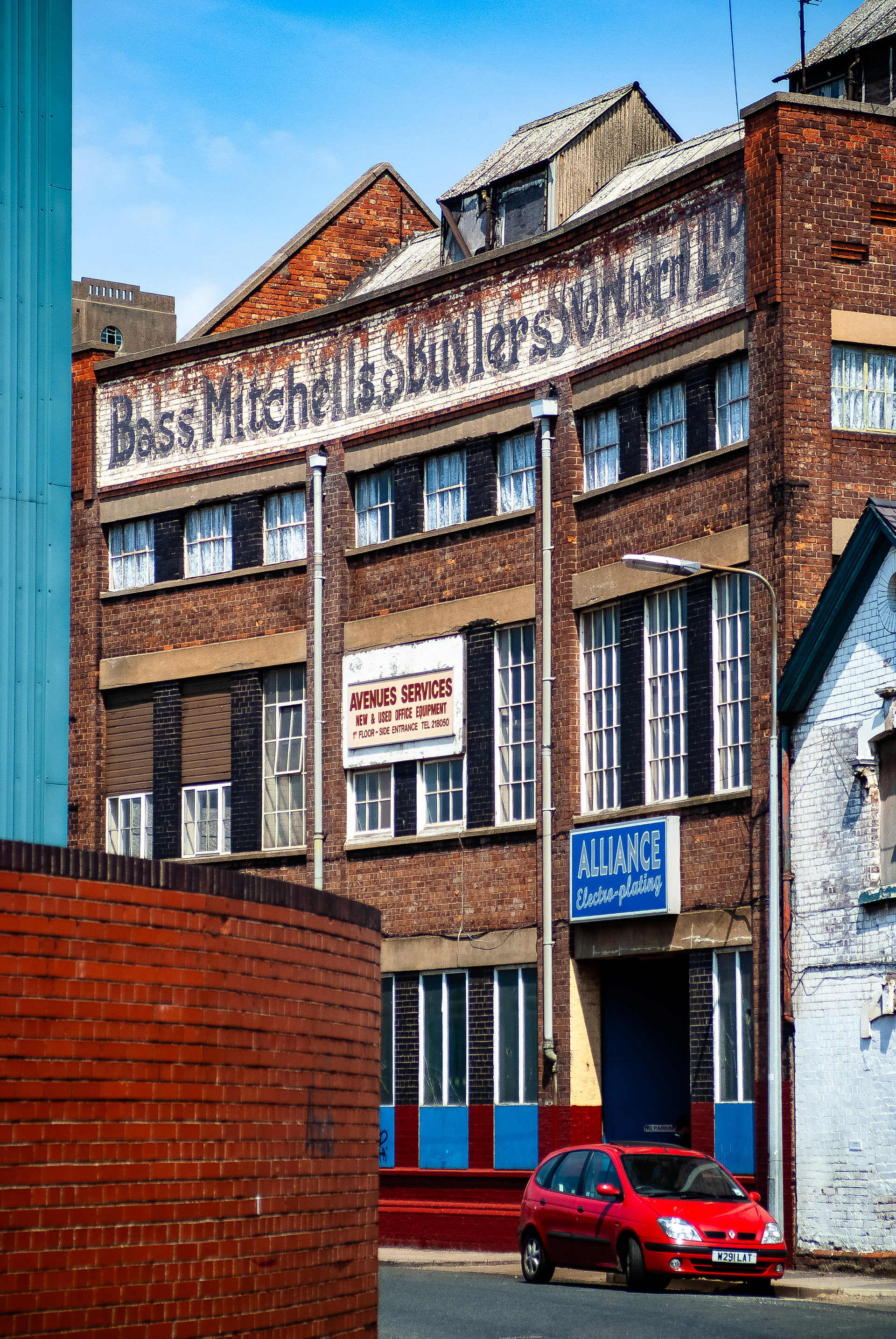Bass Mitchells and Butlers_20060612_0028. Bass, Mitchells & Butlers (Northern) Ltd. warehouse on Wincolmlee. River Hull Corridor, Kingston Upon Hull, East Yorkshire, United Kingdom, 12 June, 2006.