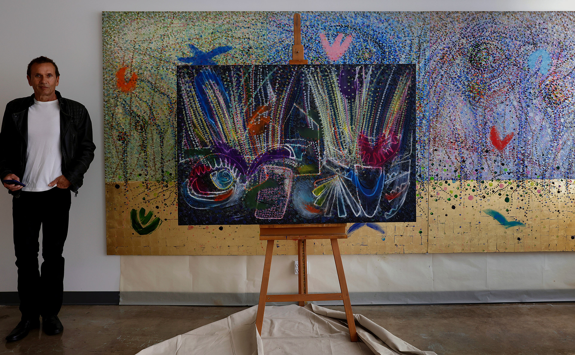 'LOOK LOOK' staged next to the artist Hermann Lederle with 'BANKS' on the wall in DTLA 2022