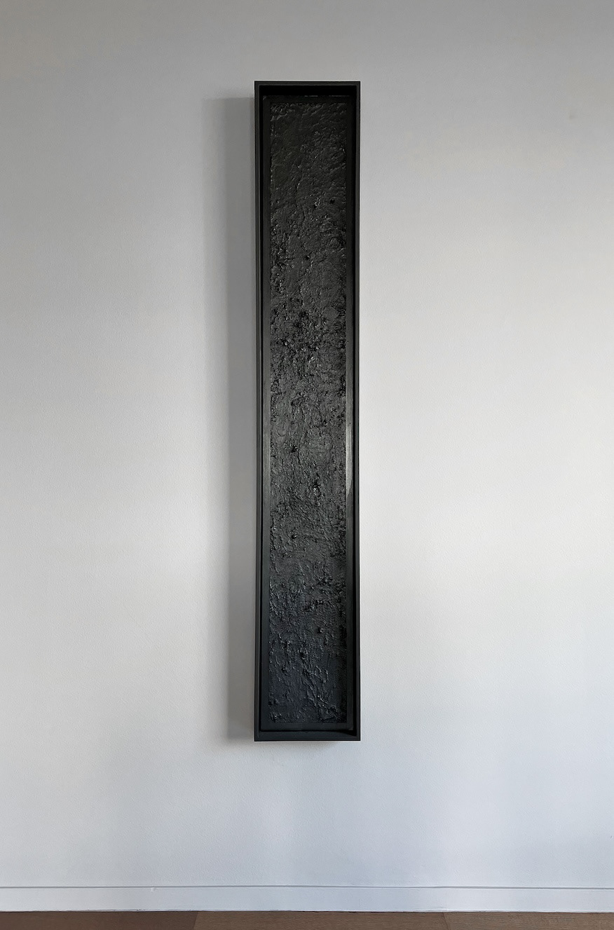 Lava Negra, 2021. 163 x 26 x 6 cm