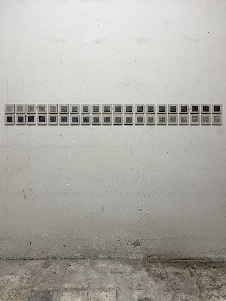 Ceniza Descompuesta, 2023. 10 x 10 x 2 cm (each)