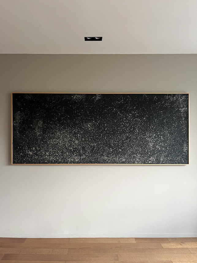Explosión de Ceniza VII, 2023. 100 x 250 x 5 cm