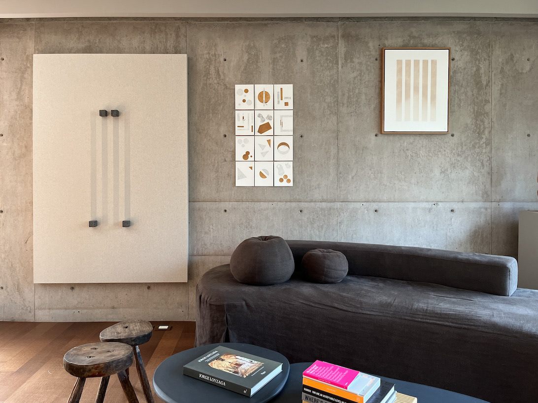 Lo Invisible del Recinto, 2023. 180 x 120 x 9.5 cm