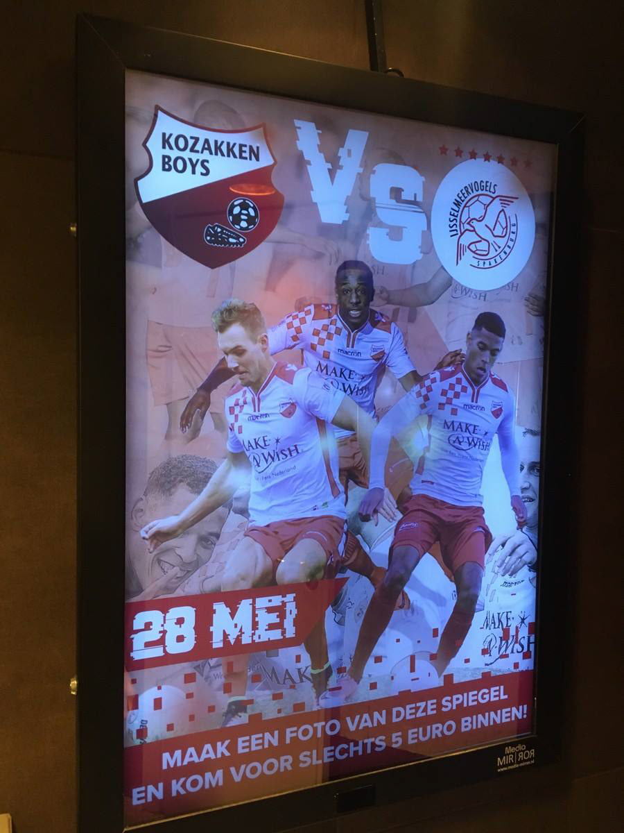 Reclame-uiting Kozakken boys wedstrijd. Media Mirror.