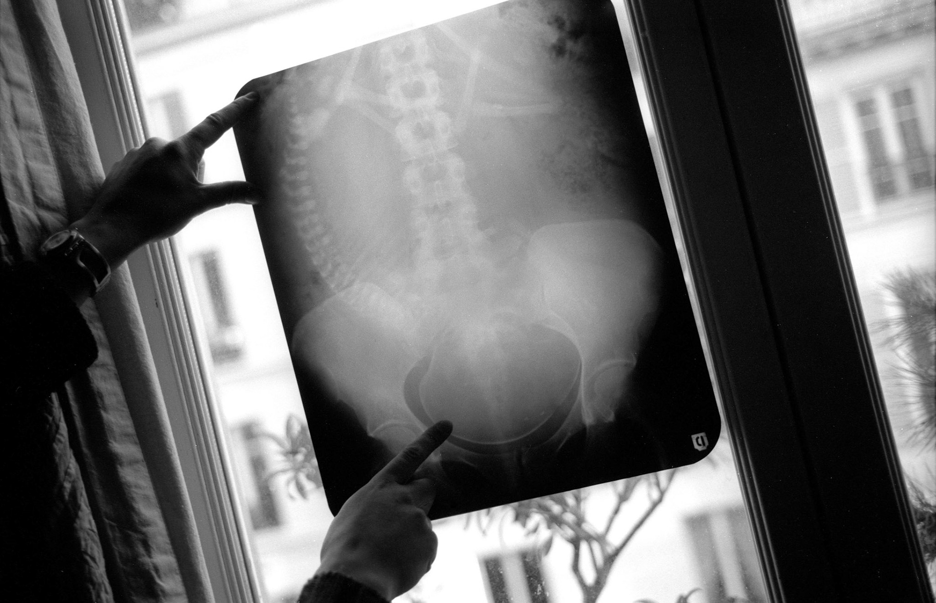 9 mois et toi : suite photographique sur les 9 mois d'une femme enceinte.France, mars-septembre 2006