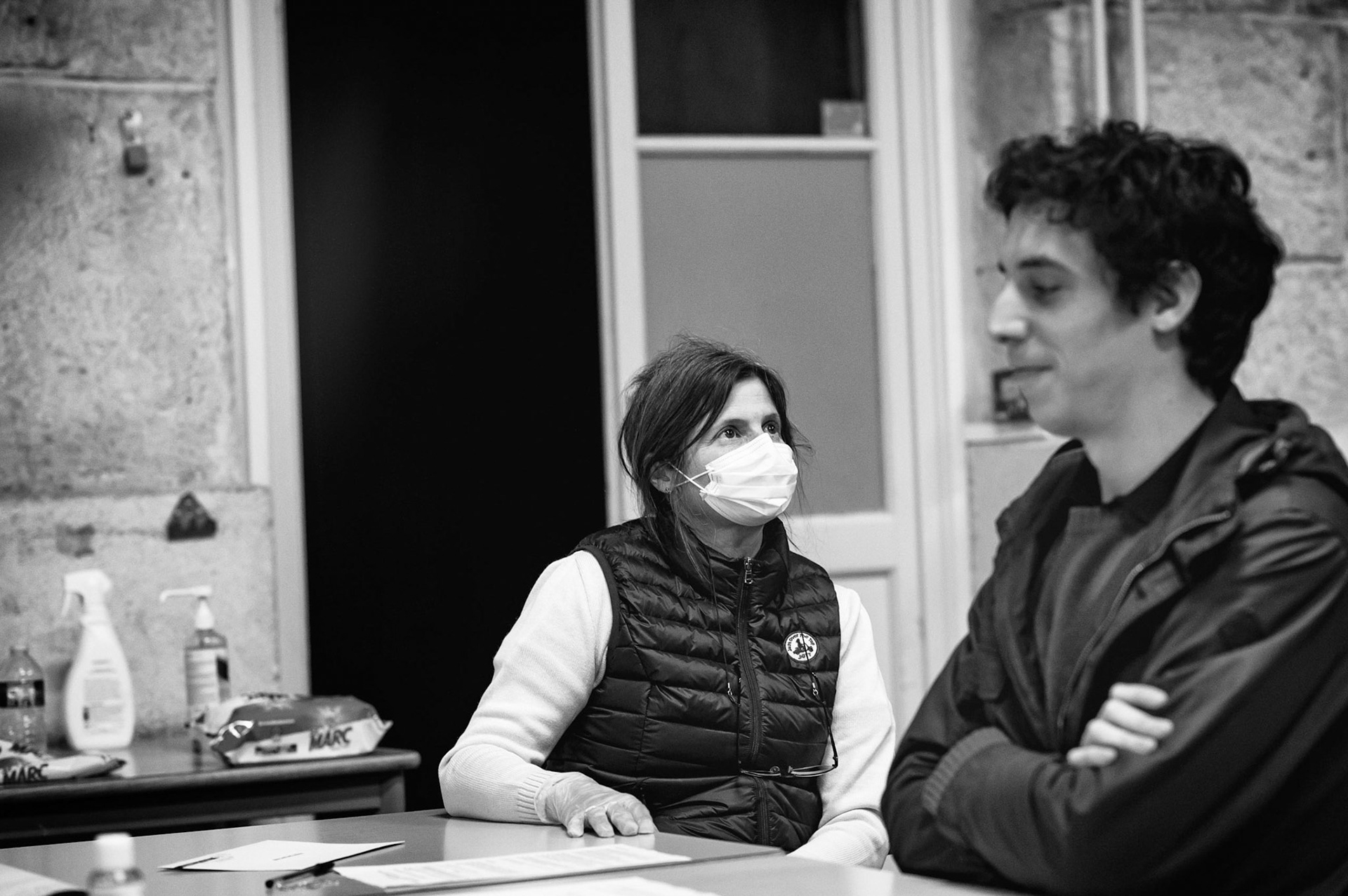 Dimanche 15 mars 2020. 1er tour des élections municipales. Dans mon bureau de vote ils manquent de bras pour le dépouillement. Je vais les aider et j'en profite pour faire quelques photos. A ma table on discute en ouvrant les enveloppes et on est tous d'accord pour dire que ce qu'on fait là ne sert à rien, que les élections seront annulées.