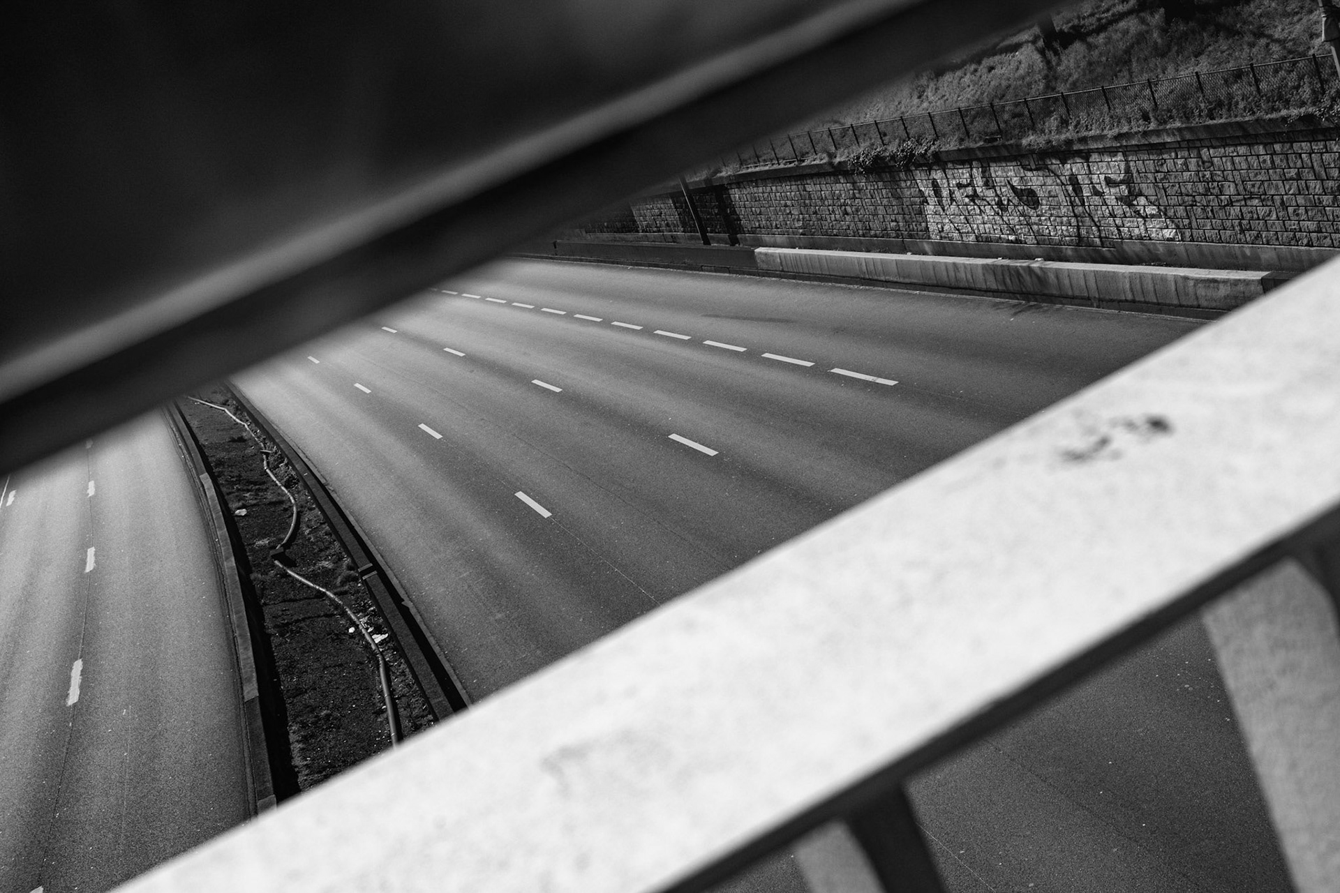 Jeudi 26 mars 2020. Porte de Montreuil je retrouve un périphérique quasi desert.