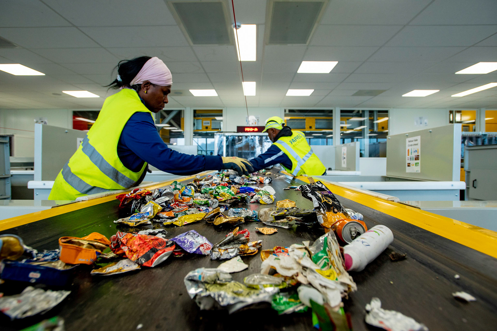 Le syndicat mixte de l'Oise  et Paprec organisent l'inauguration de leur nouveau centre de tri. Avec une capacitÈs de 60 000 tonnes, ÈquipÈ de 19 trieurs optiques, cette usine bÈnéficie des derniËres technologies de tri des dÈchets. Villers Saint Paul, 15 juin 2019.
