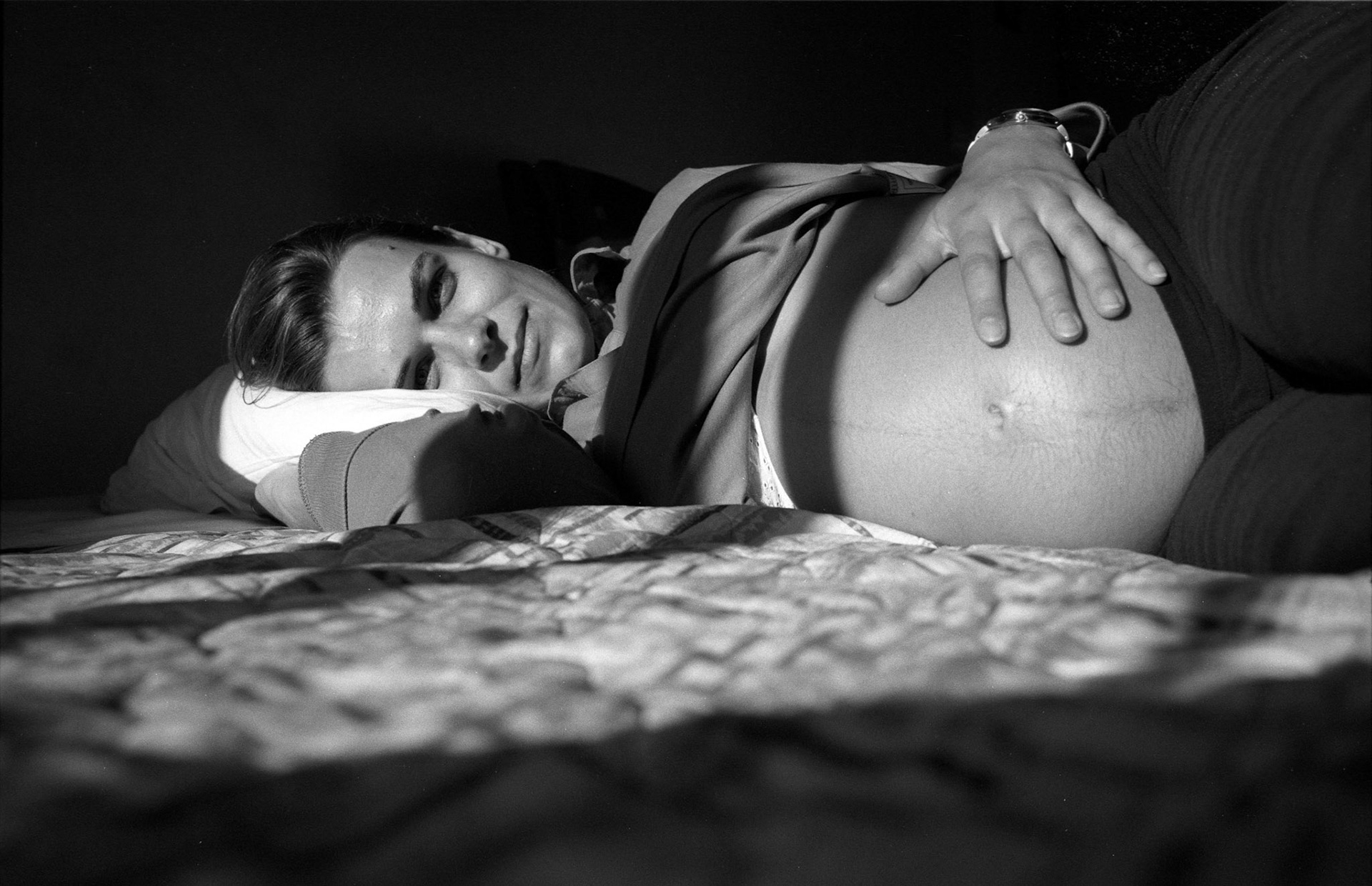 9 mois et toi : suite photographique sur les 9 mois d'une femme enceinte.France, mars-septembre 2006