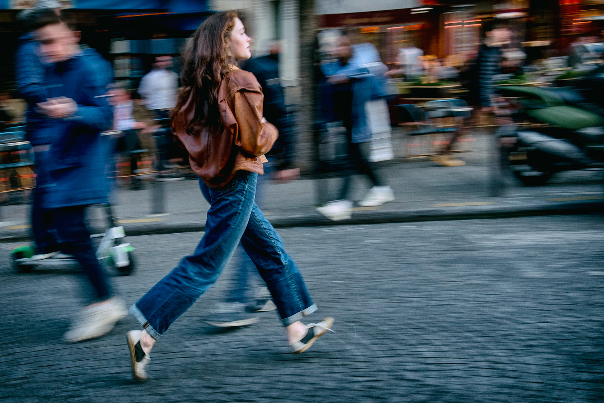 Incendie de la cathédrale Notre-Dame de Paris. Le feu a pris dans la toîture de l'édifice vers 18h50. 1 heure après le début de l'incendie la flèche s'effondrait. Les parisiens regardent stupéfait un symbole de leur ville partir en fumée. Paris, 15 avril 2019.