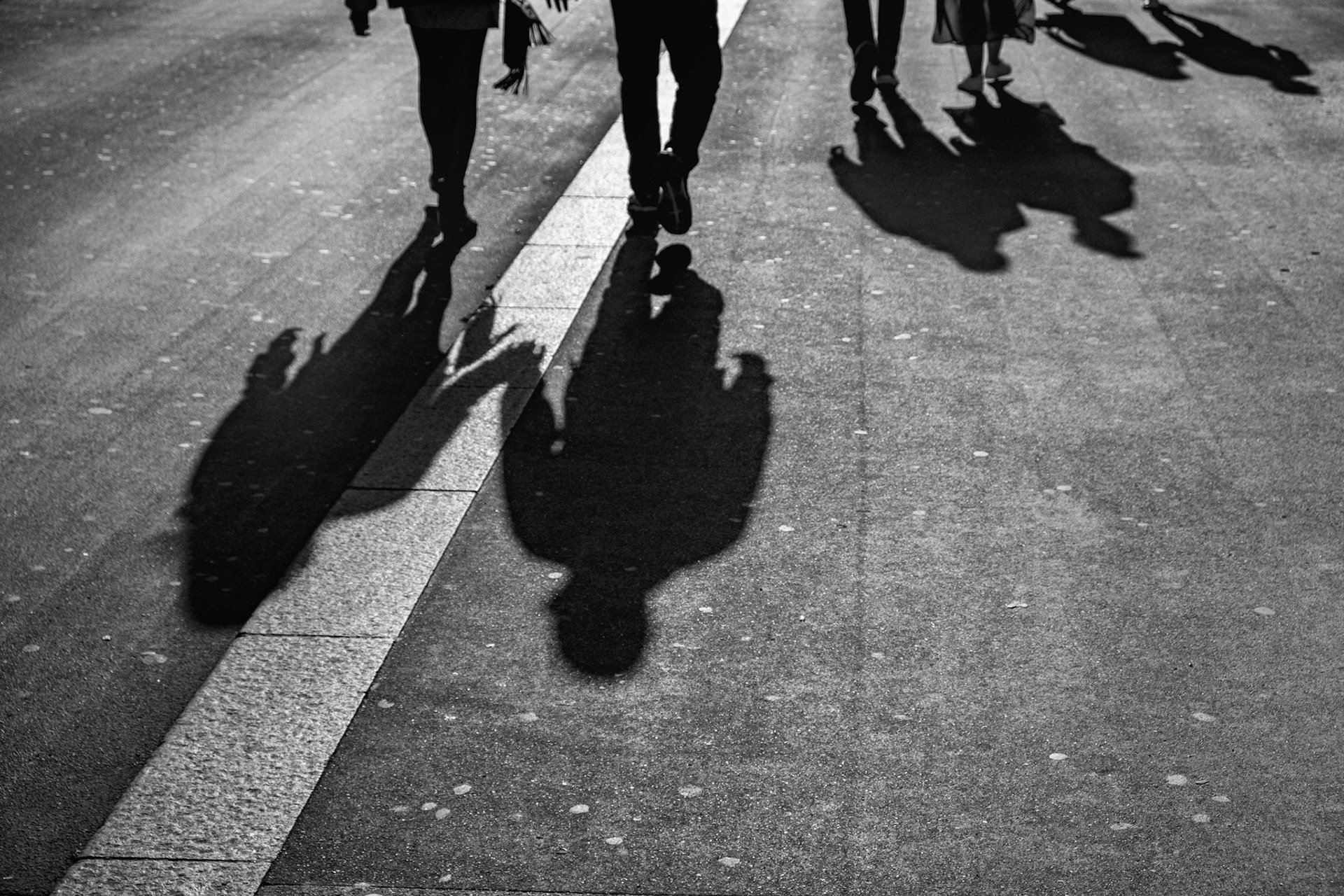 Dimanche 15 mars 2020.. Le gouvernement a annoncé la limitation des déplacements au strict necessaire et pourtant en ce dernier de dimanche de pré-confinement les parisiens sortent en nombre dans la rue.