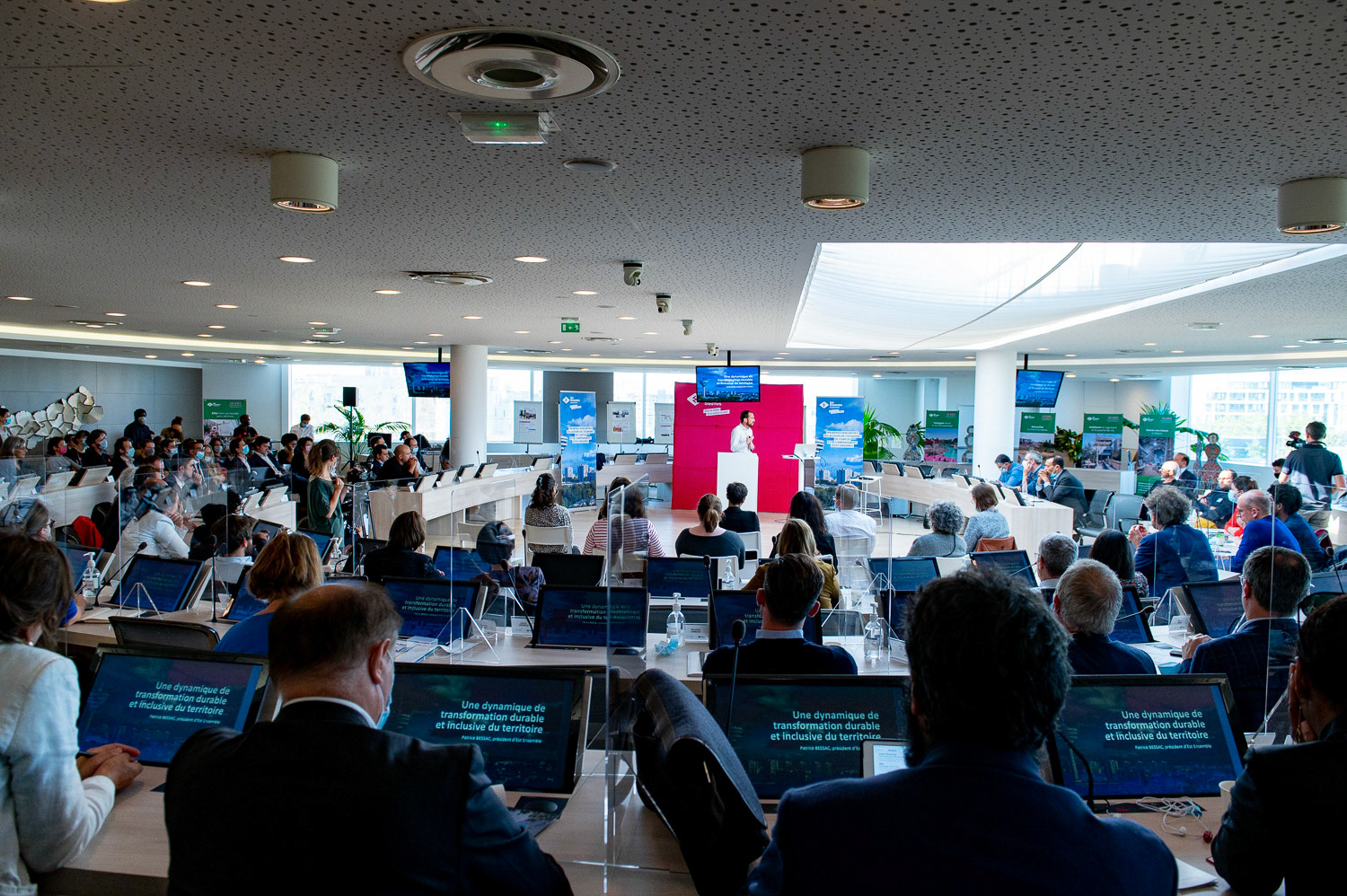 Evénement professionnel destiné aux acteurs économiques et partenaires institutionnels. Une journée d’information et d’échange sur la stratégie locale pour faire face aux urgences économiques, sociales et écologiques du territoire.
