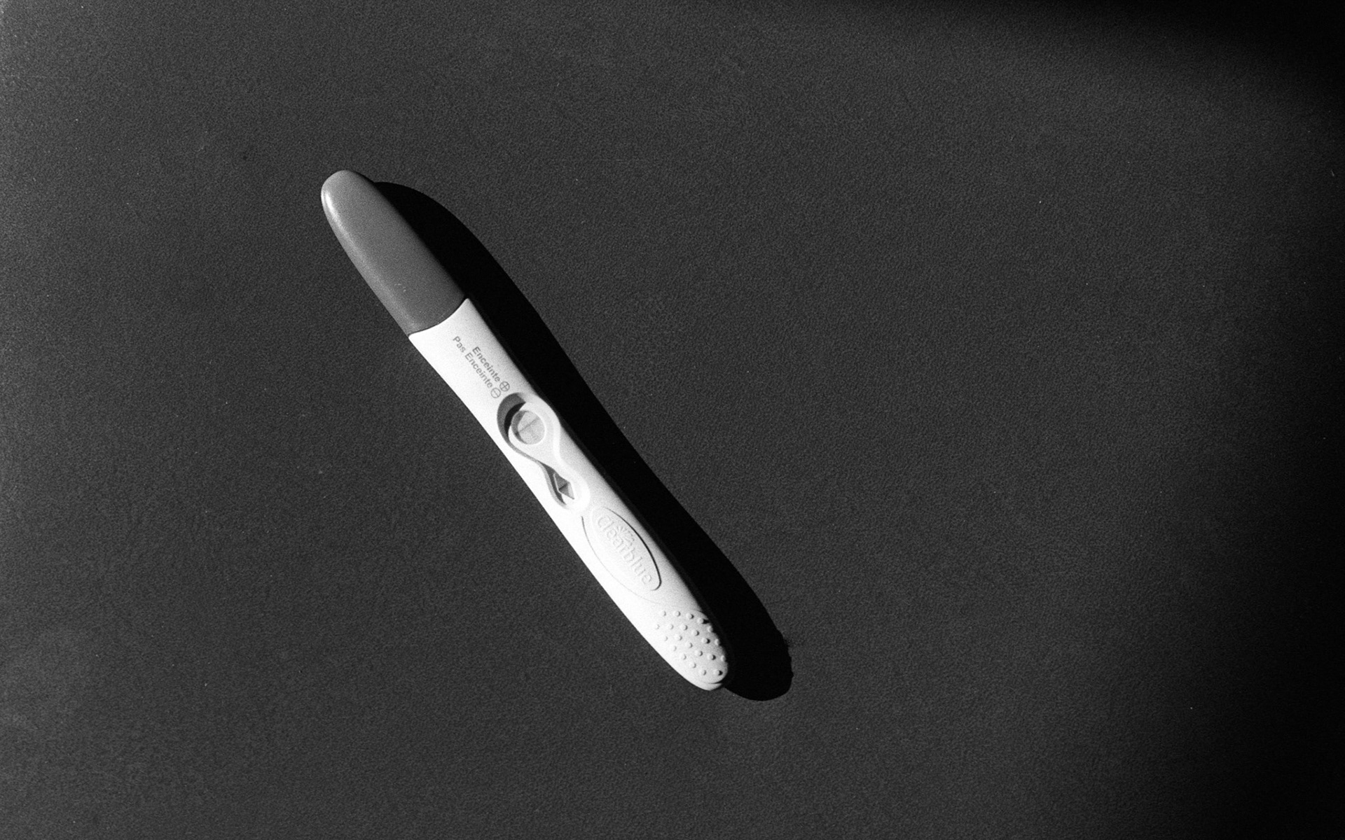 9 mois et toi : suite photographique sur les 9 mois d'une femme enceinte.France, mars-septembre 2006