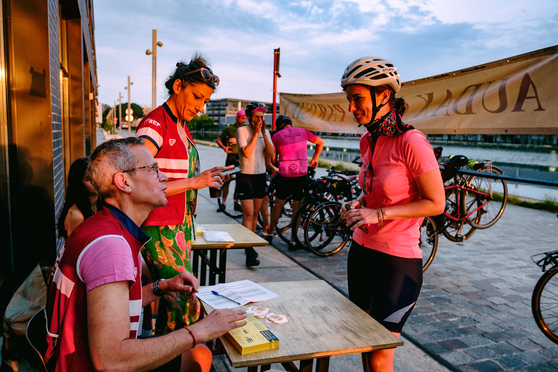 Pour la troisième année consécutive, l’Audax Club Parisien propose un Brevet de Randonneurs Mondiaux de 200 km, ouvert exclusivement aux cyclistes féminines.L’objectif est de mettre en lumière la pratique du cyclisme féminin de longue distance, et de réunir les rouleuses de tous horizons. Paris et région parisienne, 17 juin 2023.
