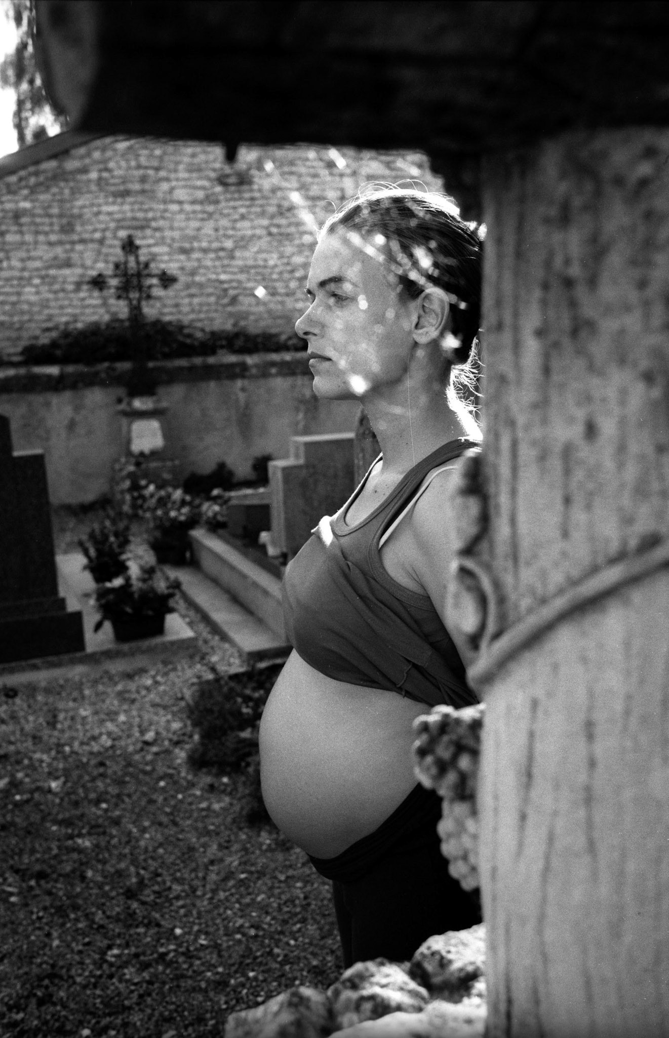 9 mois et toi : suite photographique sur les 9 mois d'une femme enceinte.France, mars-septembre 2006