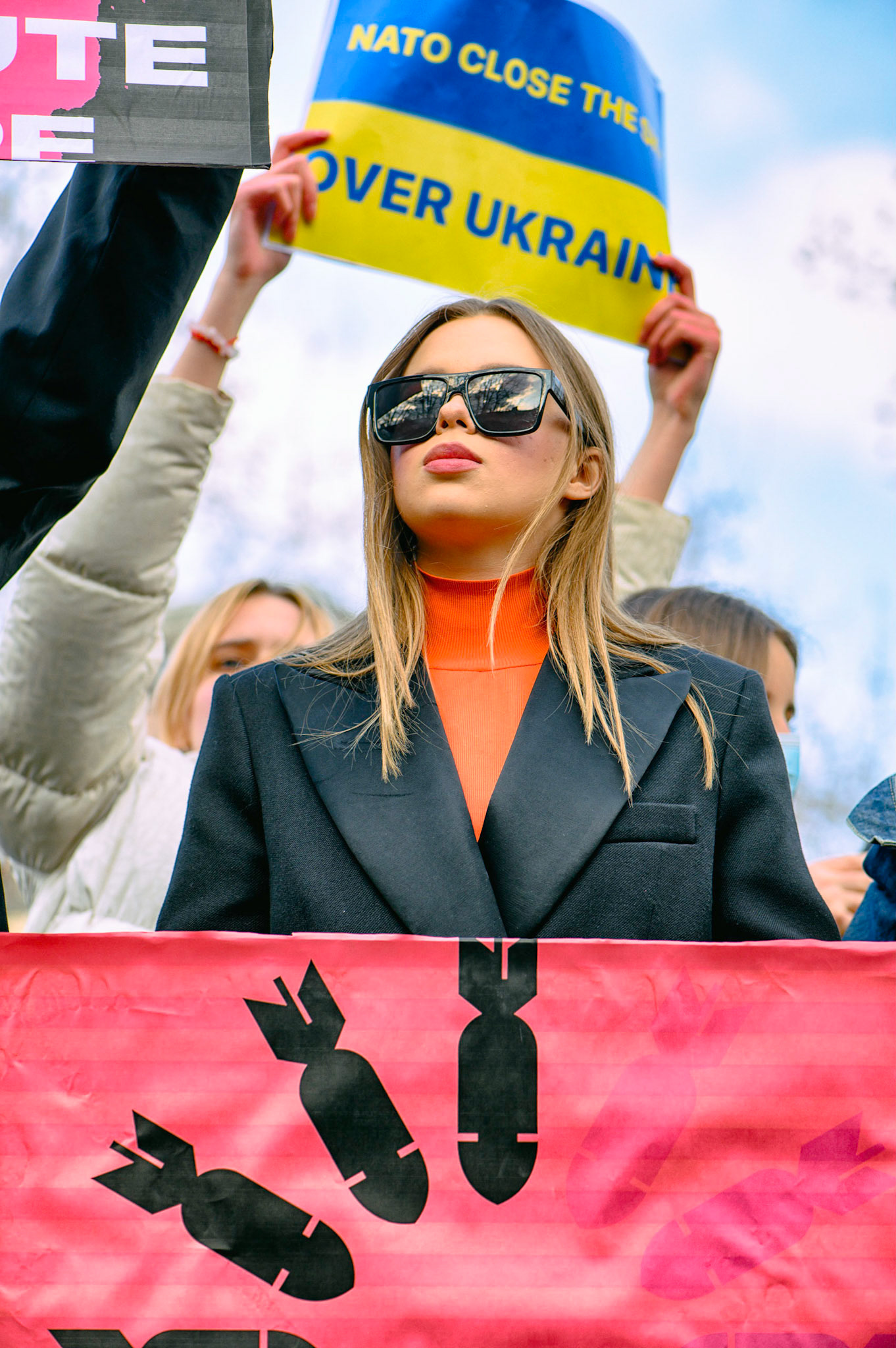 Plusieurs milliers de personnes se sont rassemblées samedi après-midi à Paris pour protester contre l'invasion de l'Ukraine par la Russie et dire "non à la guerre en Europe. Paris, 5 Mars 2022.