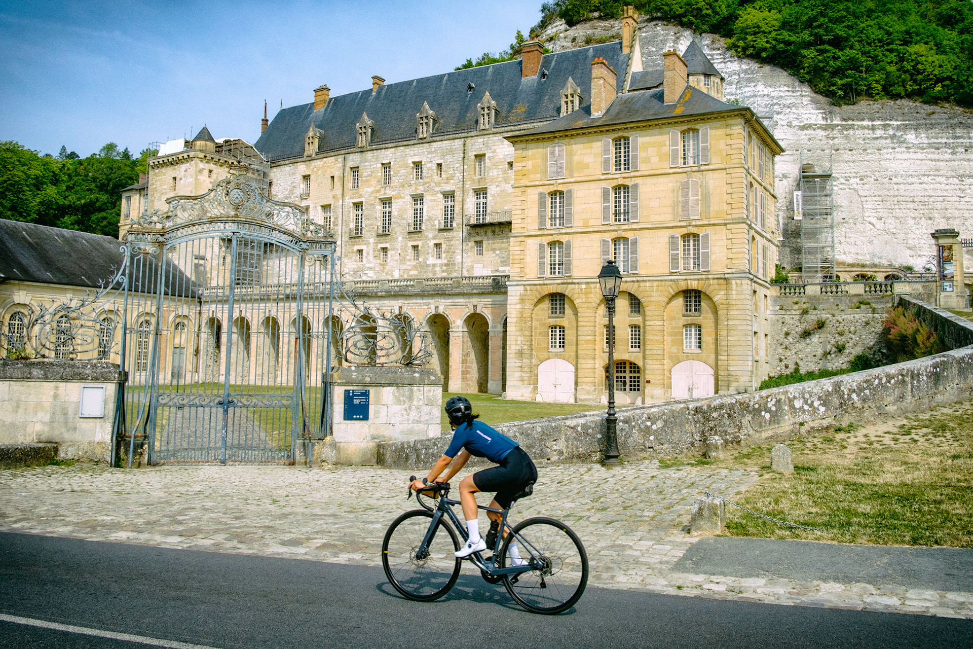 Pour la troisième année consécutive, l’Audax Club Parisien propose un Brevet de Randonneurs Mondiaux de 200 km, ouvert exclusivement aux cyclistes féminines.L’objectif est de mettre en lumière la pratique du cyclisme féminin de longue distance, et de réunir les rouleuses de tous horizons. Paris et région parisienne, 17 juin 2023.