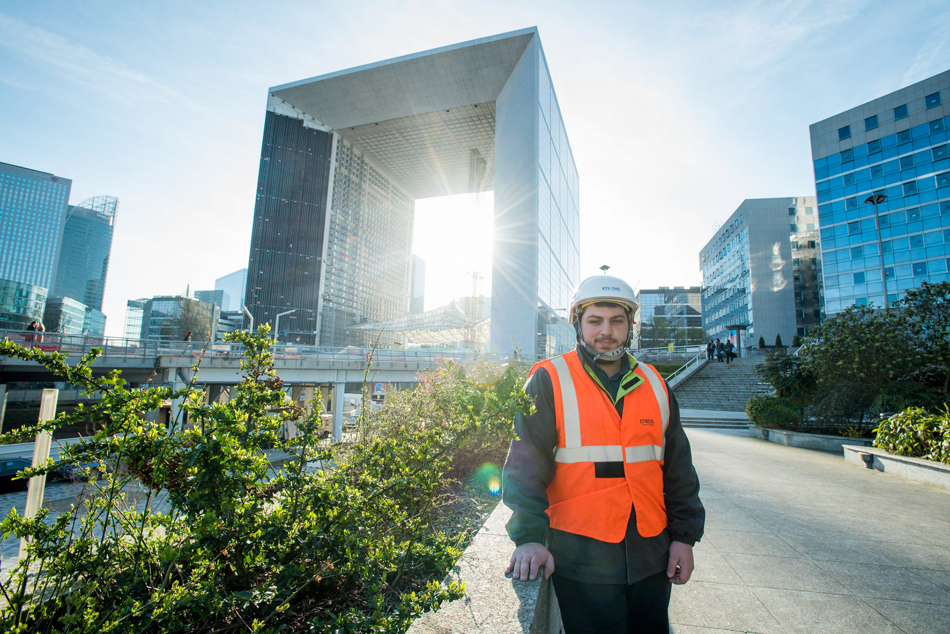 Raccodement de 8 câbles basse tension dans un poste de distribution public pour alimenter le Belvedere à La Defense. Paris, 6 mars 2018.