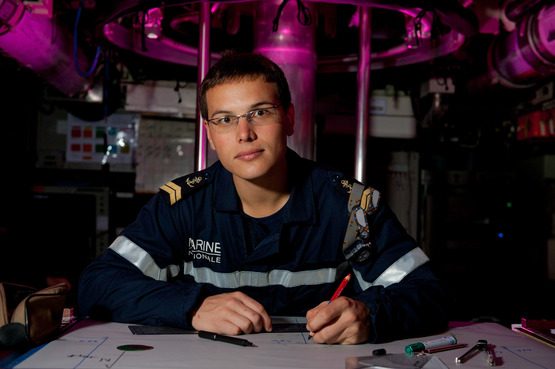 REPORTAGE A BORD DU SOUS MARIN NUCLEAIRE LANCEUR D'ENGINS (SNLE) LE TEMERAIRE. JEAN, SECOND MAITRE ET TIMONIER DU BORD. ATLANTIQUE NORD, AVRIL 2012.