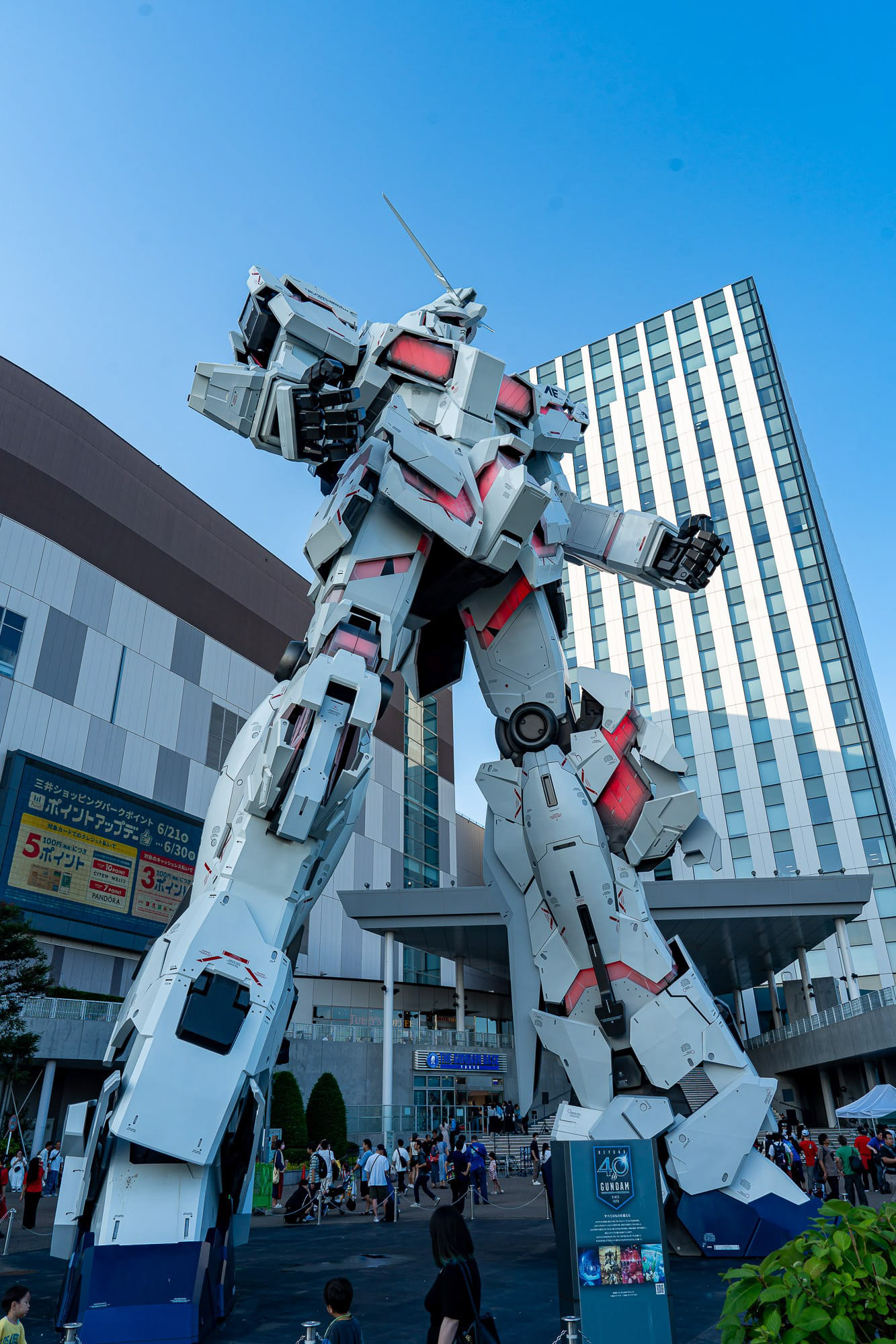 Diver City Gundam. It's huge. 