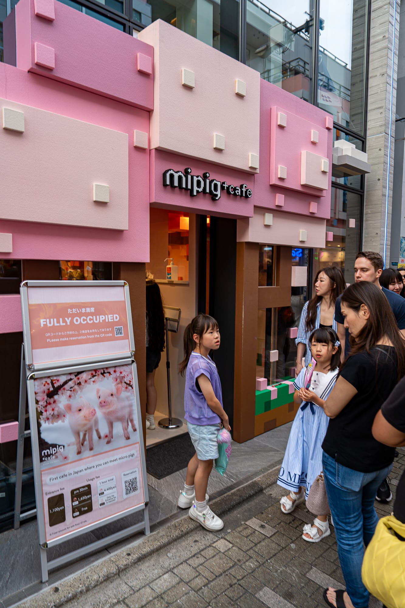 Couldn't get a spot in the Pig cafe. 