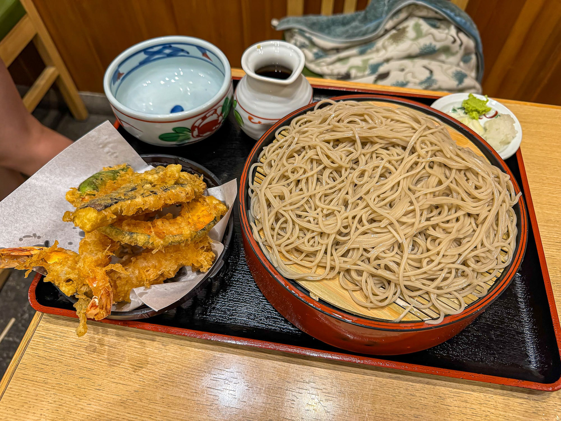 Soba noodle with tempura. 