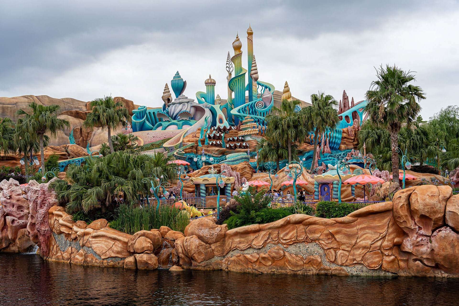 What a pretty structure. 